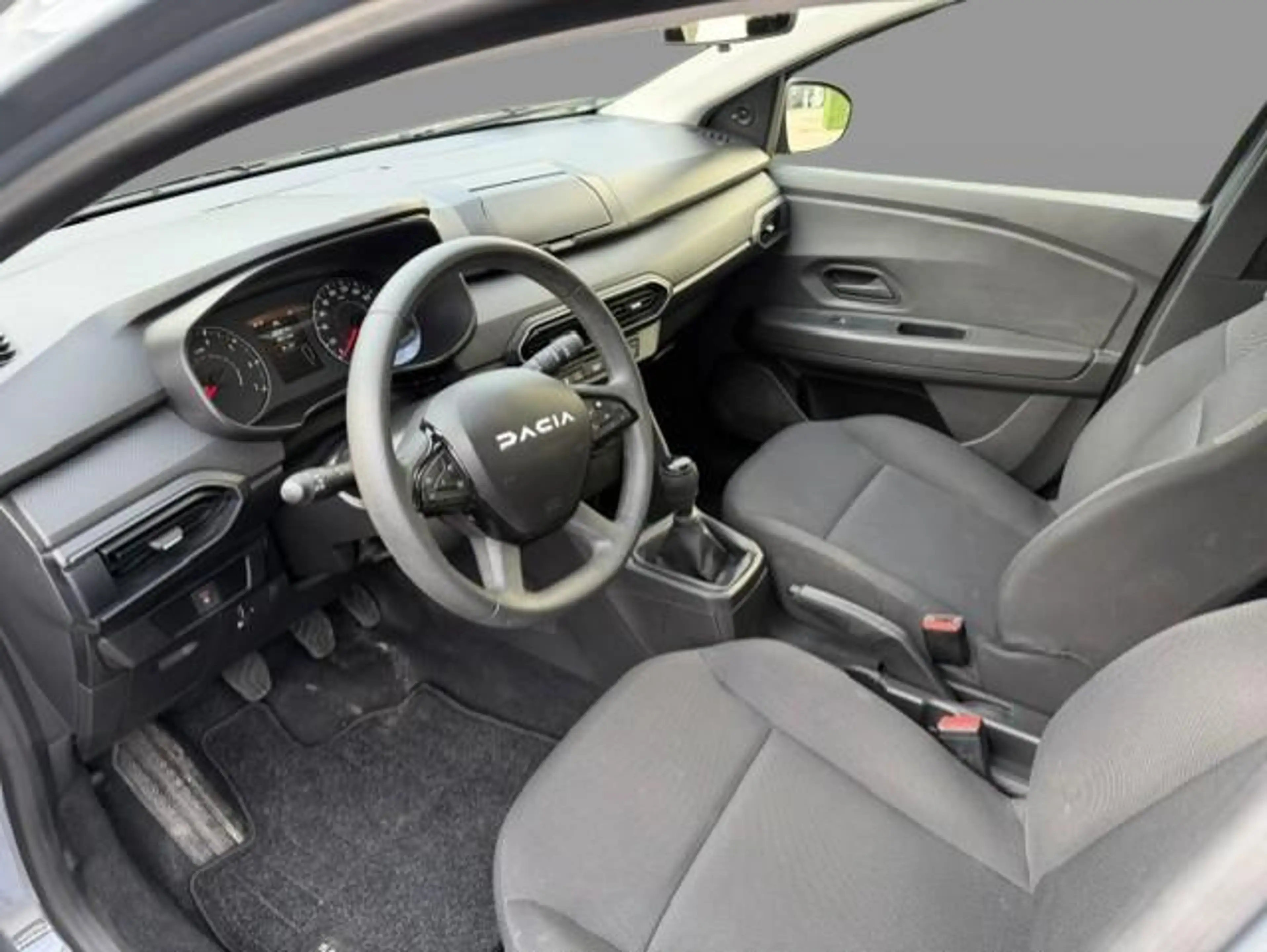 Dacia Sandero SCe 65 Essential — photo 8