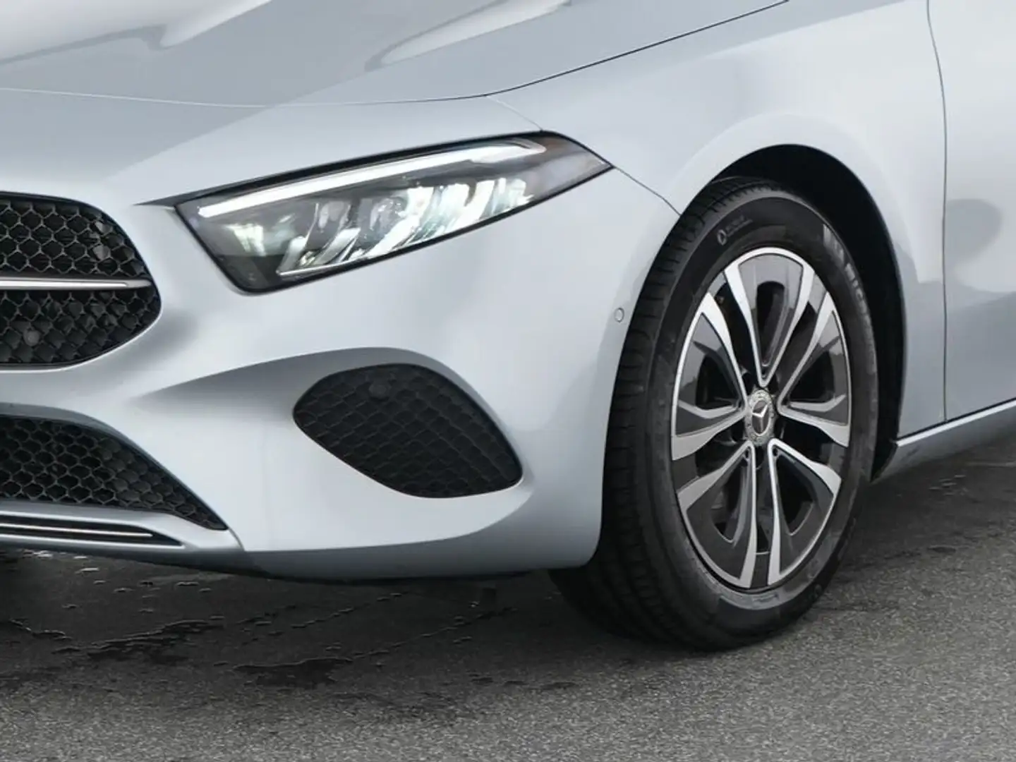 Mercedes-Benz A 180 A 180 Progressive Line Advanced/Klimaaut 581 Navi Silber - 2
