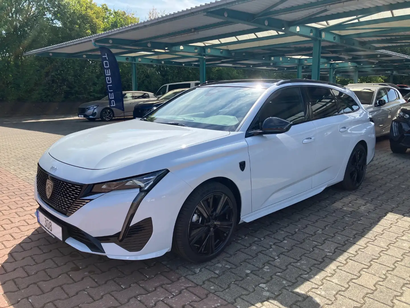 Peugeot 308 SW GT 1.2 145PS *ACC*LM*LED*Navi*SHZ*360°*AHK Weiß - 2