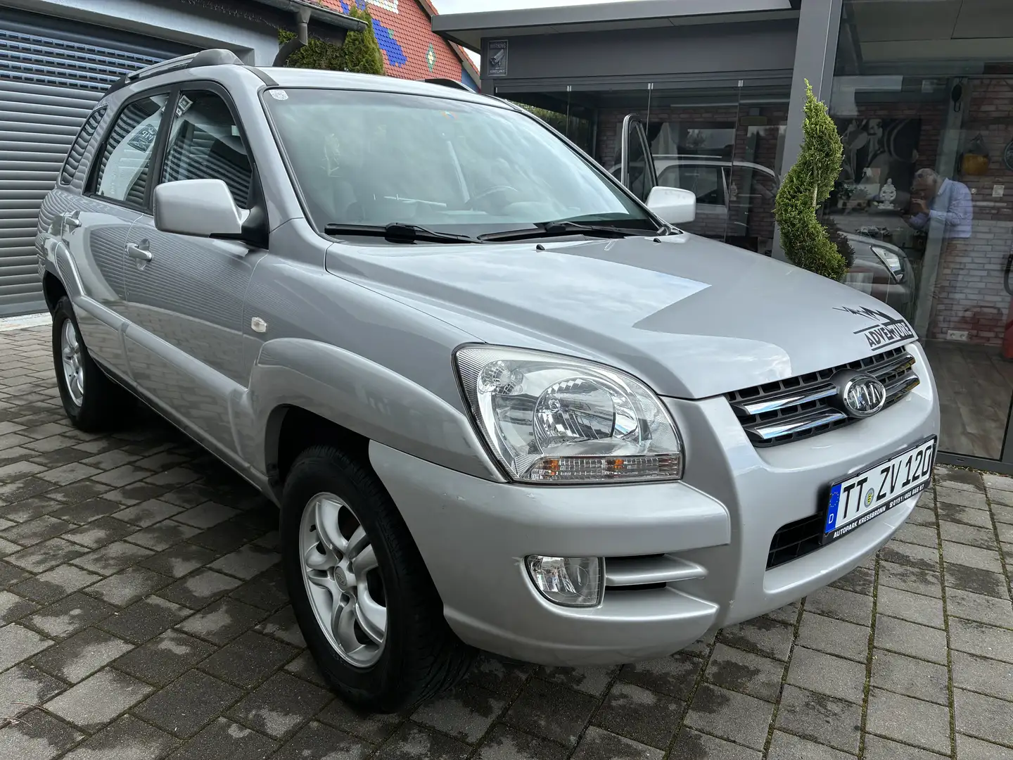 Kia Sportage 2.0 CRDi DPF LX 92.000Km. Tüv.-neu 8-fach,AHK Argent - 2