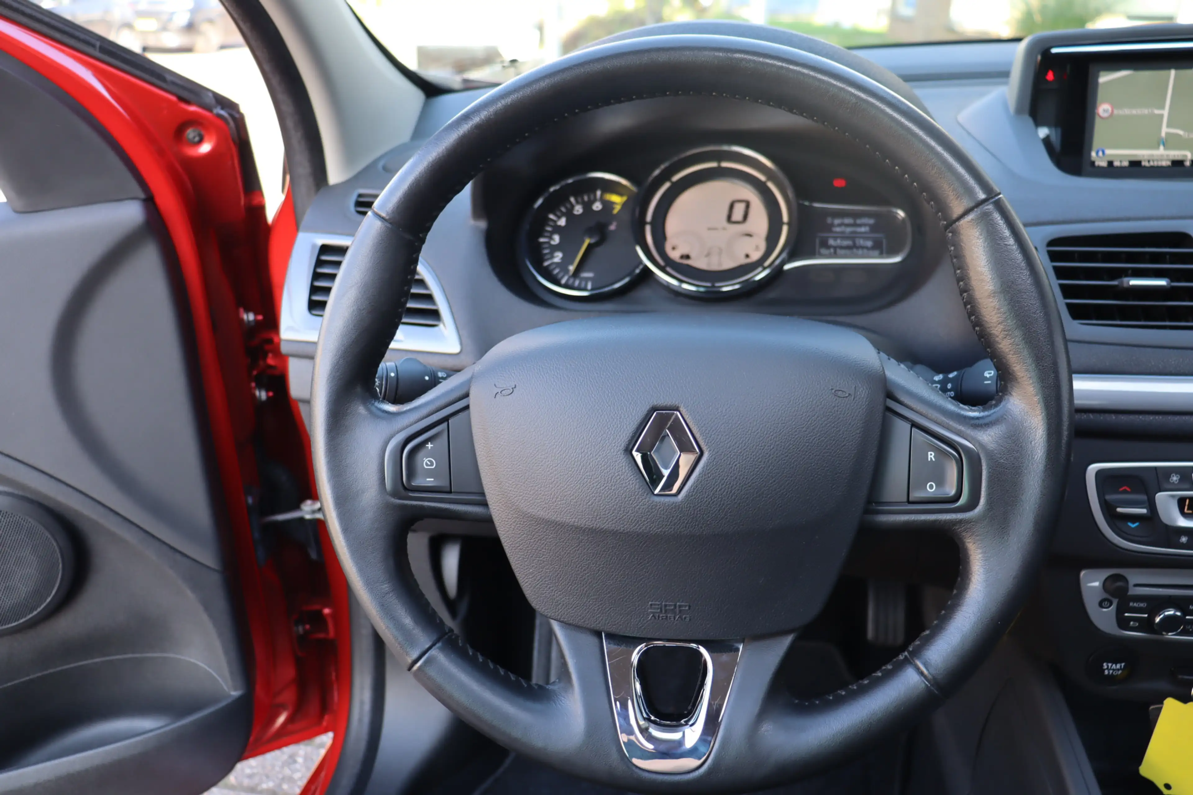 Renault Megane Estate 1.2 TCe Limited, Climate, Cruise, Dealerond — photo 24