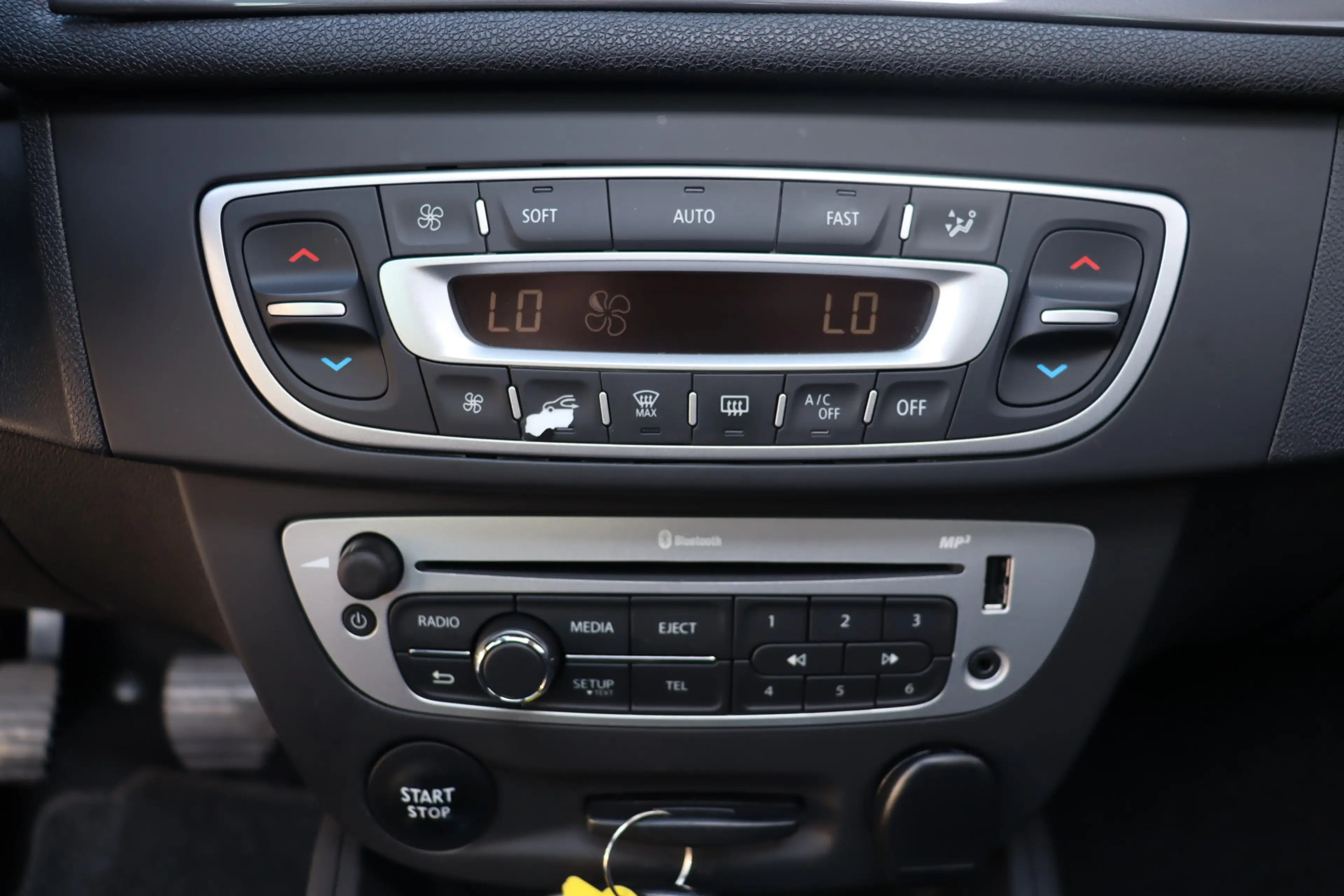Renault Megane Estate 1.2 TCe Limited, Climate, Cruise, Dealerond — photo 22