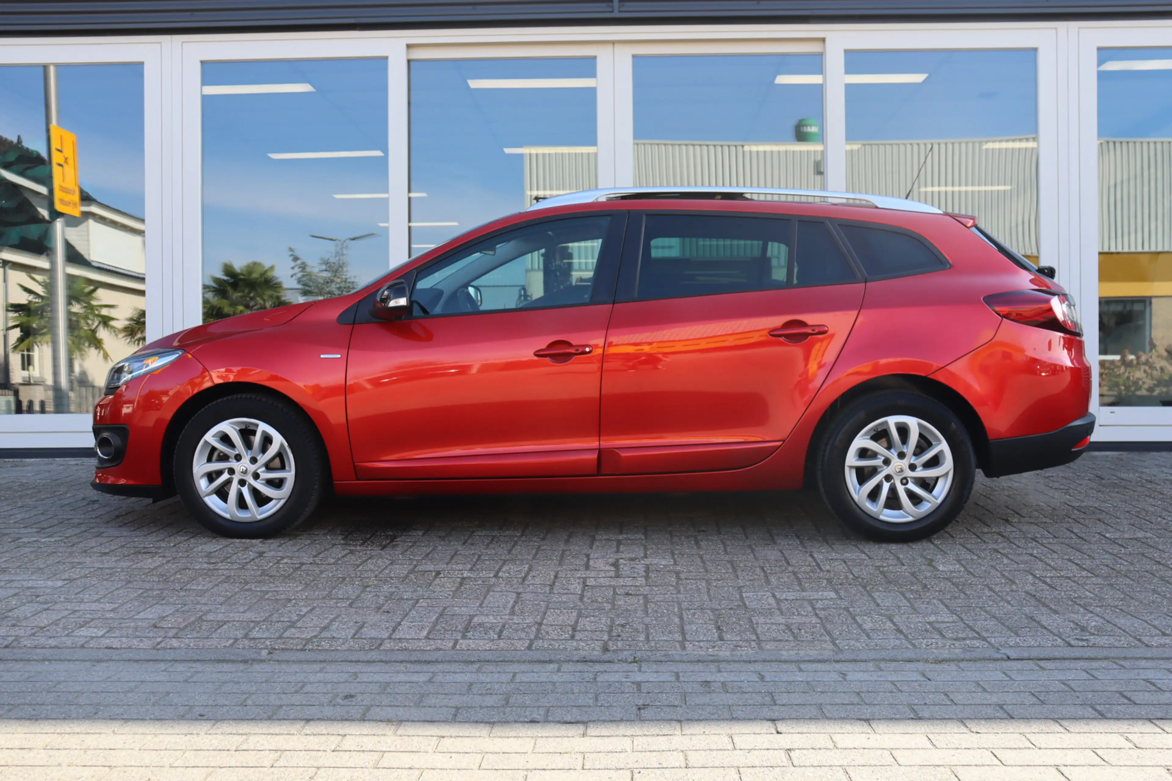 Renault Megane Estate 1.2 TCe Limited, Climate, Cruise, Dealerond — photo 8