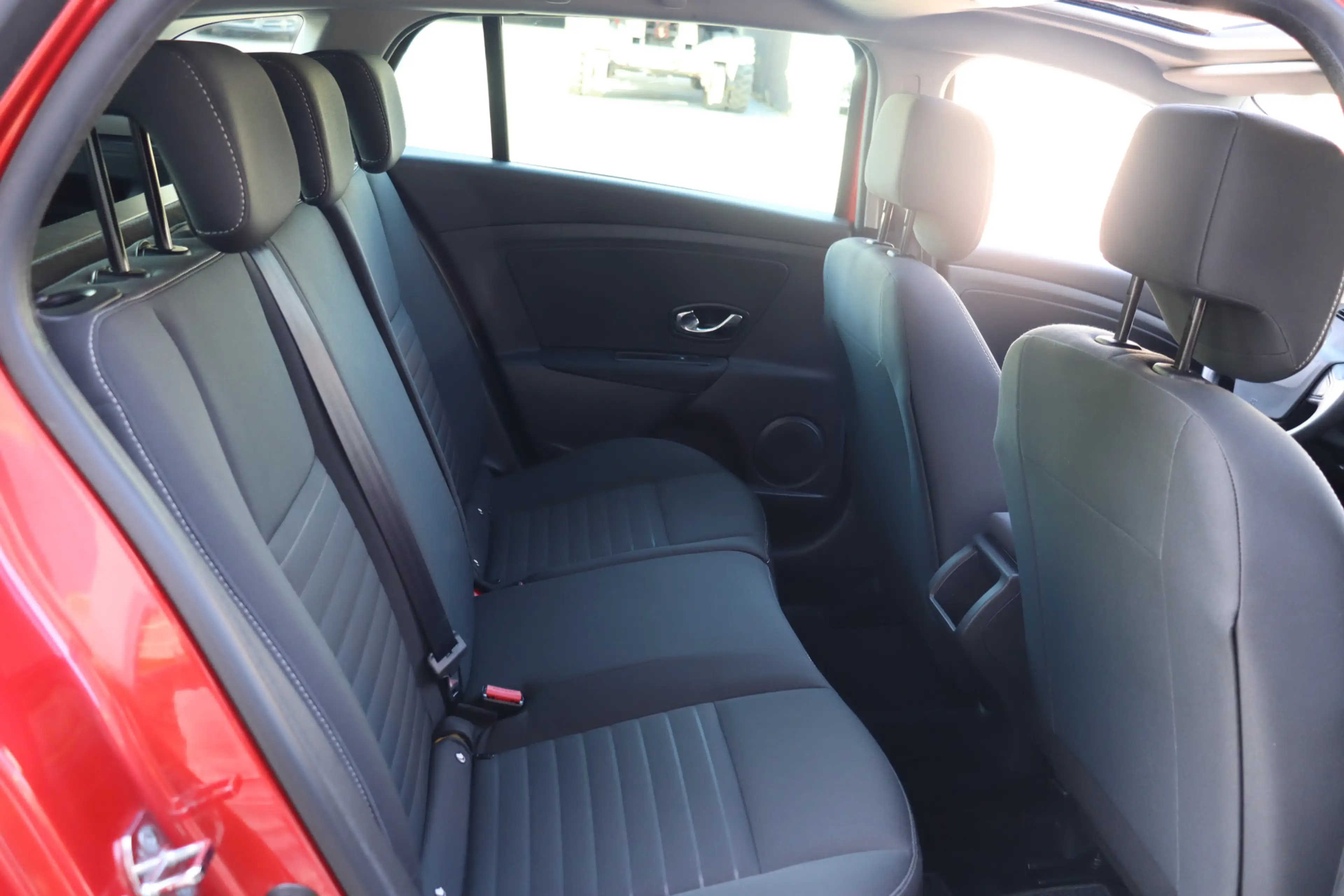 Renault Megane Estate 1.2 TCe Limited, Climate, Cruise, Dealerond — photo 12