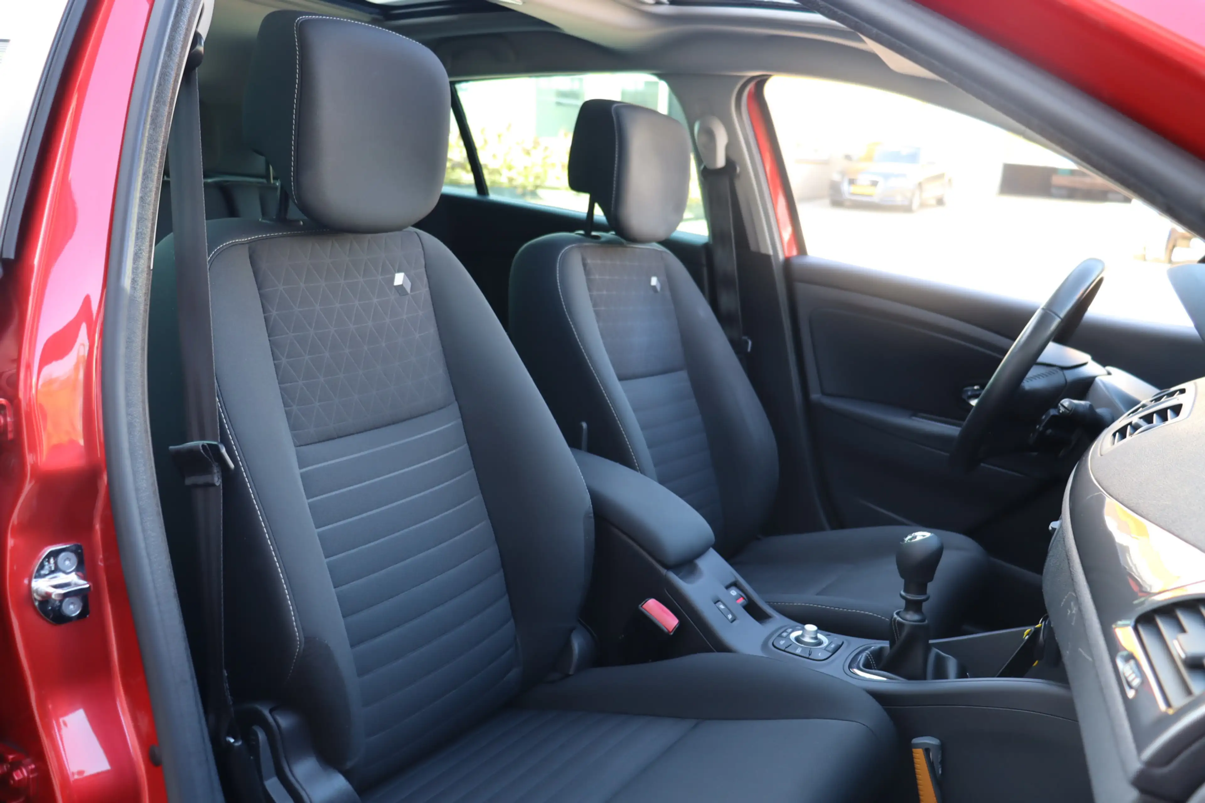 Renault Megane Estate 1.2 TCe Limited, Climate, Cruise, Dealerond — photo 11