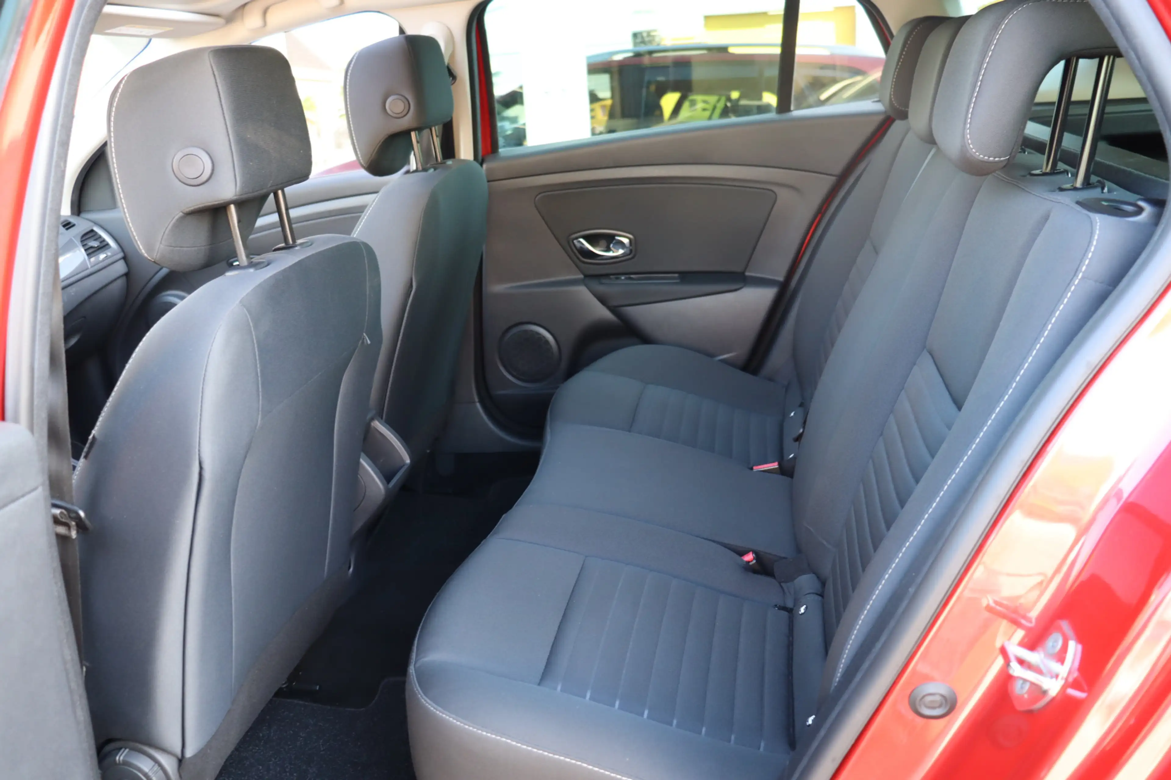 Renault Megane Estate 1.2 TCe Limited, Climate, Cruise, Dealerond — photo 13