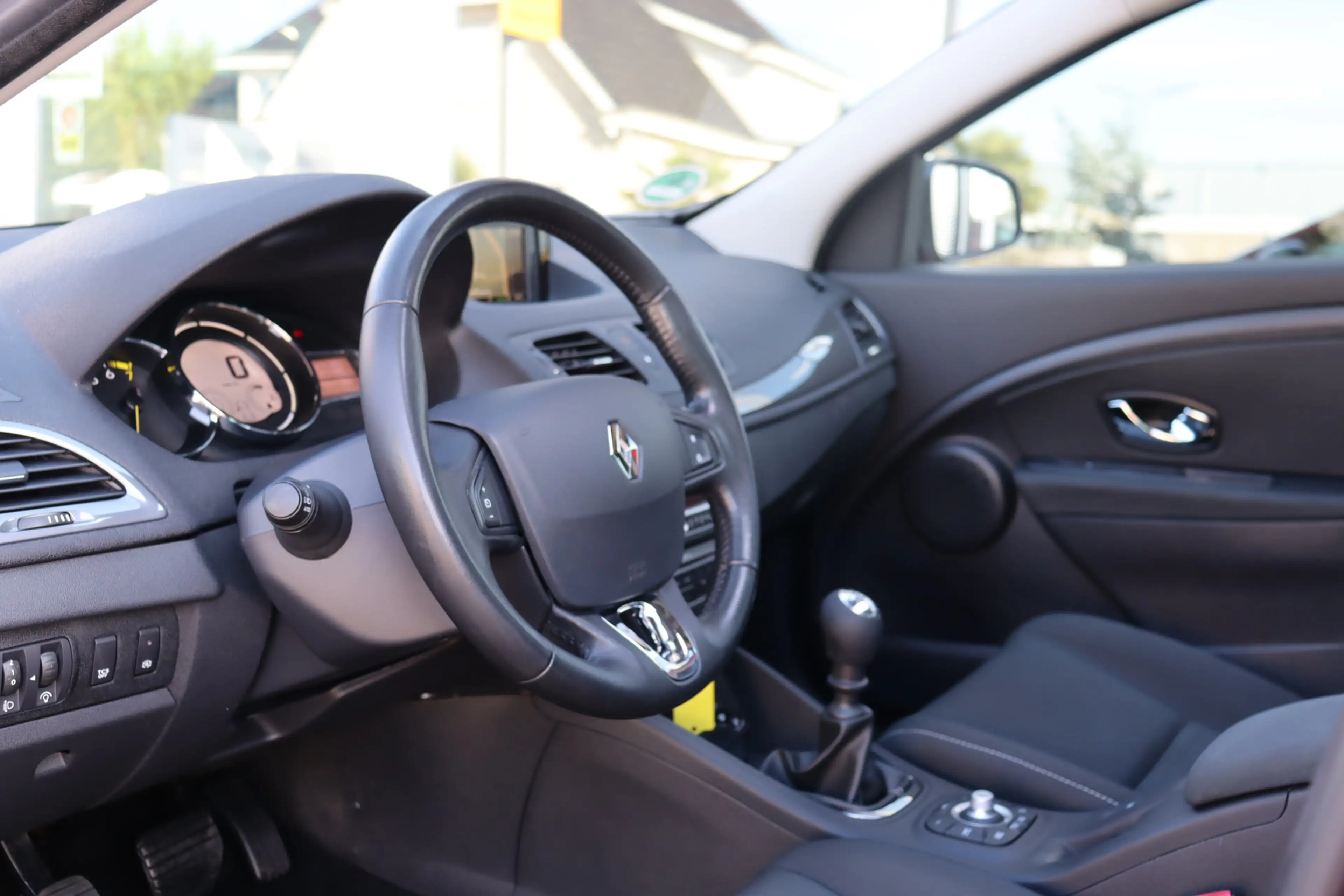 Renault Megane Estate 1.2 TCe Limited, Climate, Cruise, Dealerond — photo 9