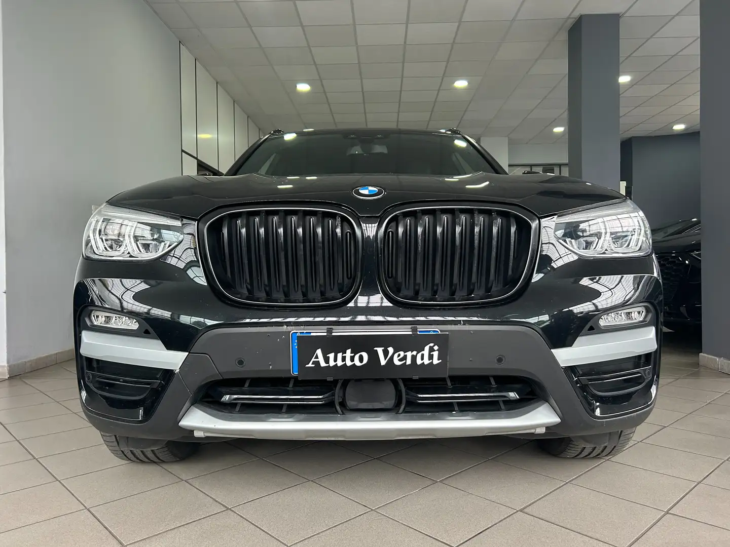 BMW X3 Чёрный - 1