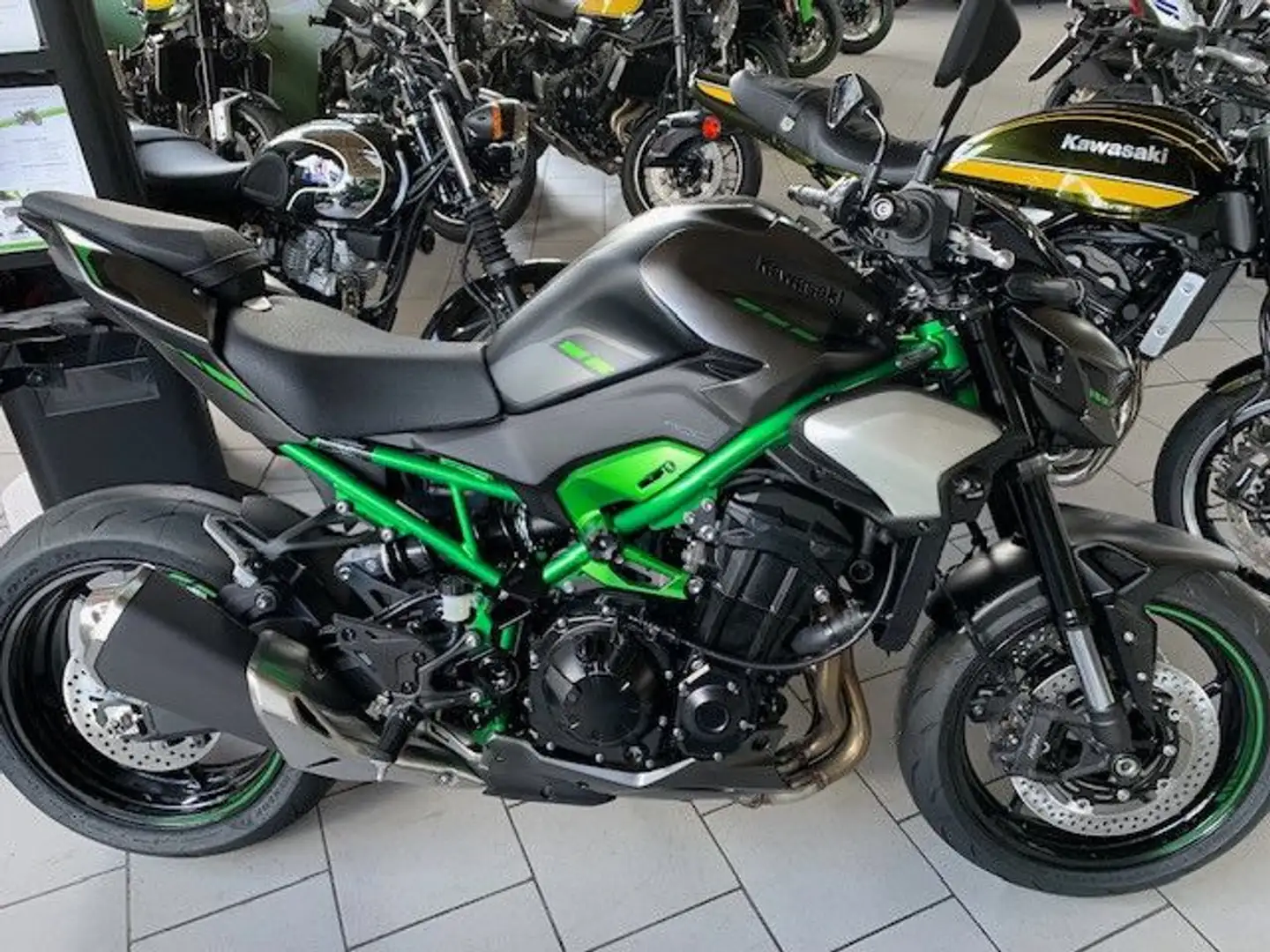Kawasaki Z 900 70KW Verde - 1