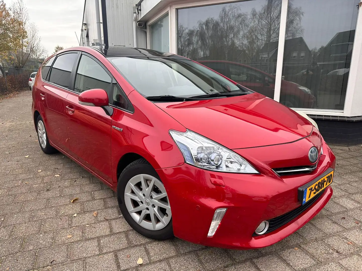 Toyota Prius+ Prius Wagon 1.8 Dynamic Business Red - 1