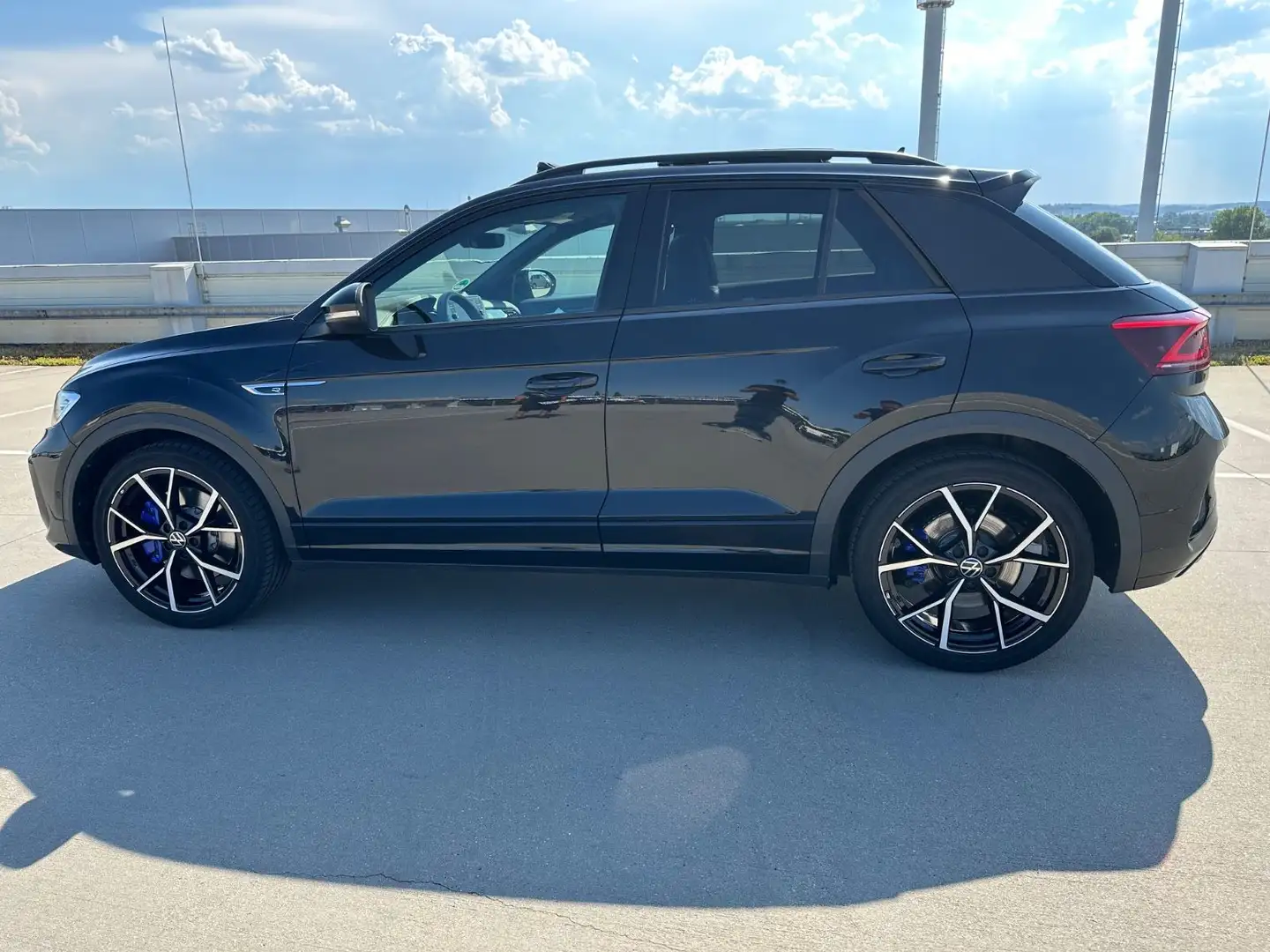 Volkswagen T-Roc 2.0 TSI*4M*R*DSG*VIR*PAN*IQ.LIGHT*KAME*VOL Zwart - 2