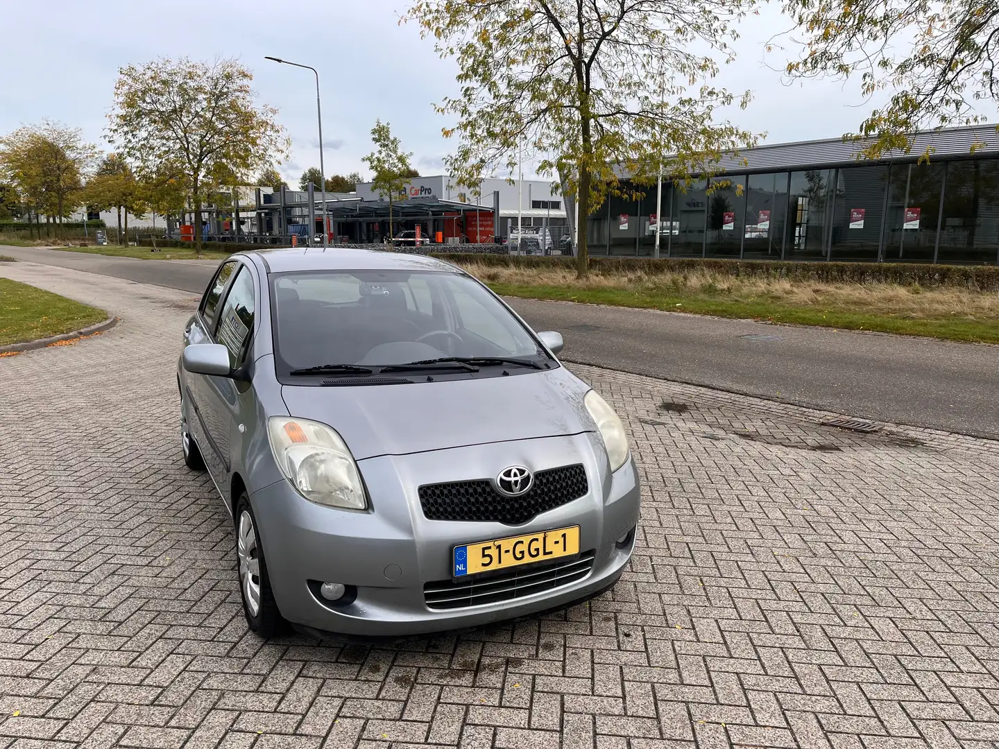 Toyota Yaris Yaris 1.3 VVTi Sol MMT Grijs - 1