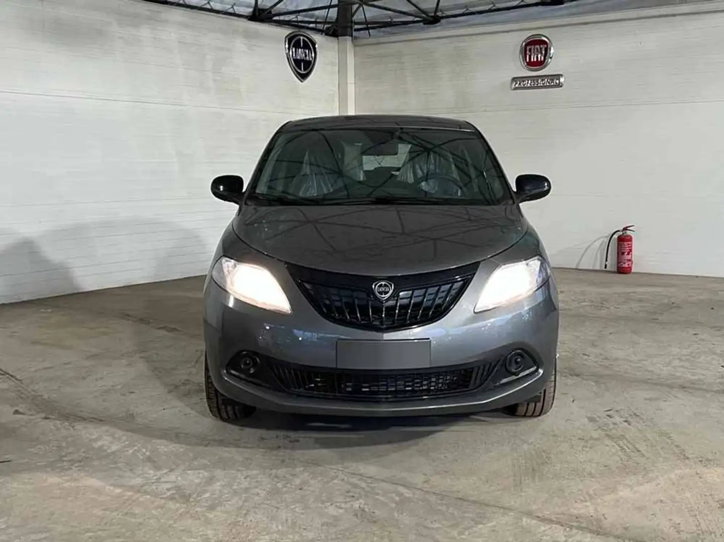 Lancia Ypsilon 1.0 FireFly 5 porte S&S Hybrid Platino Grigio - 2