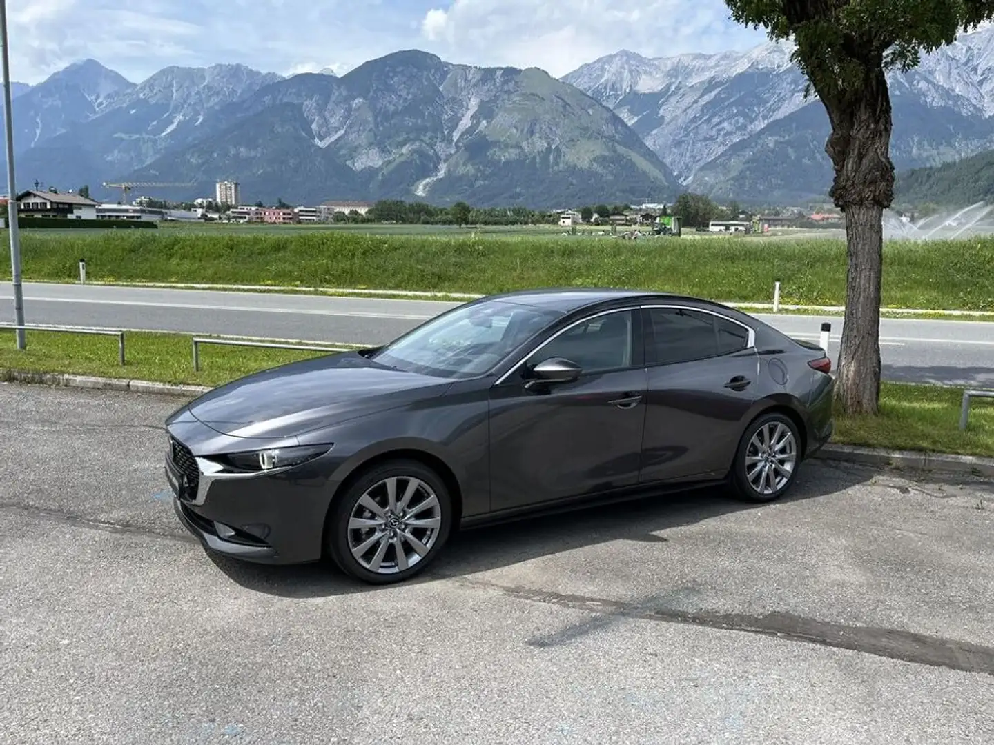Mazda 3 G140 AT 2WD EXCLUSIV-LINE SEDAN    2026 Grau - 2