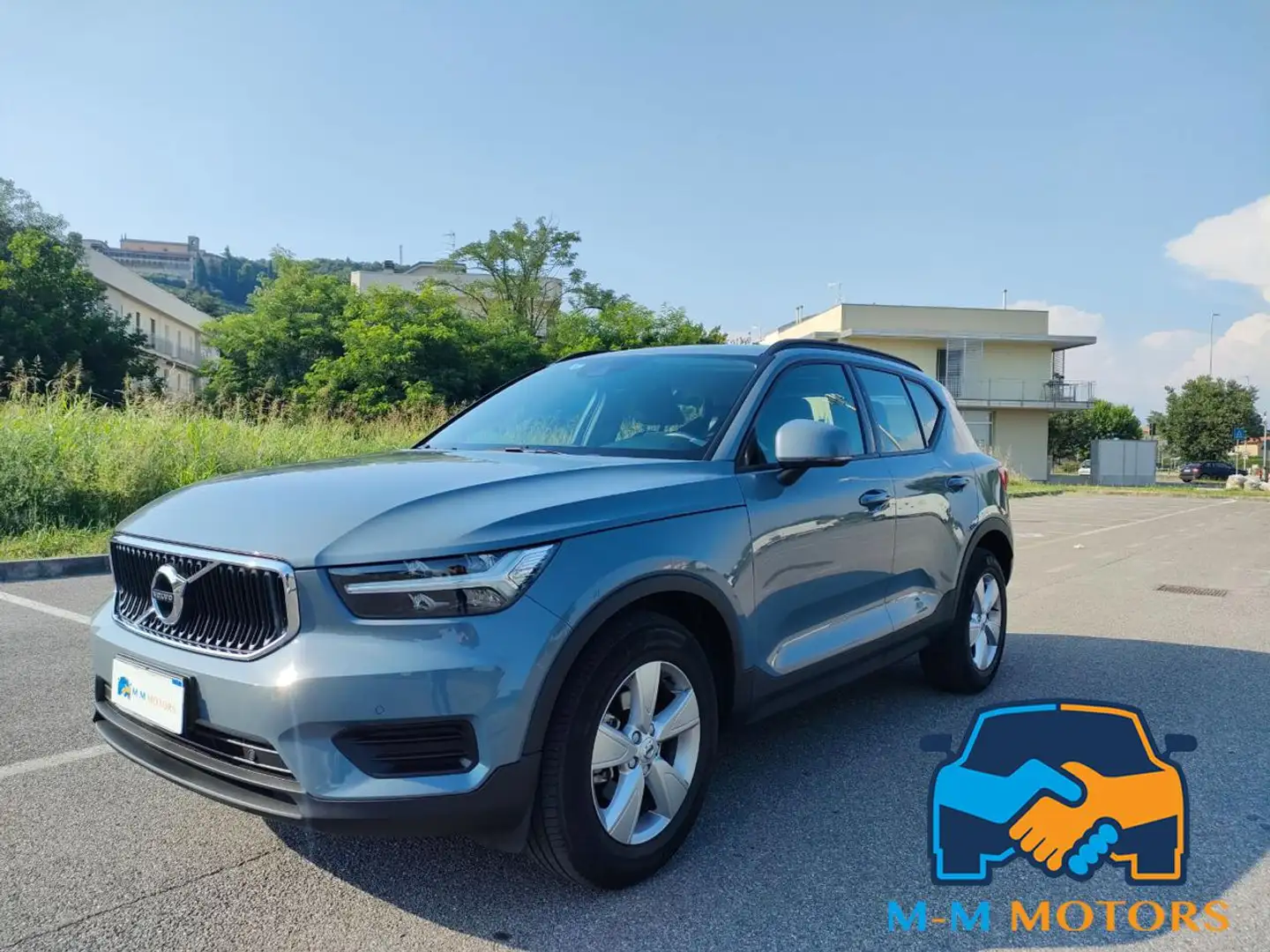 Volvo XC40 T3 Geartronic Momentum Pro Argent - 1