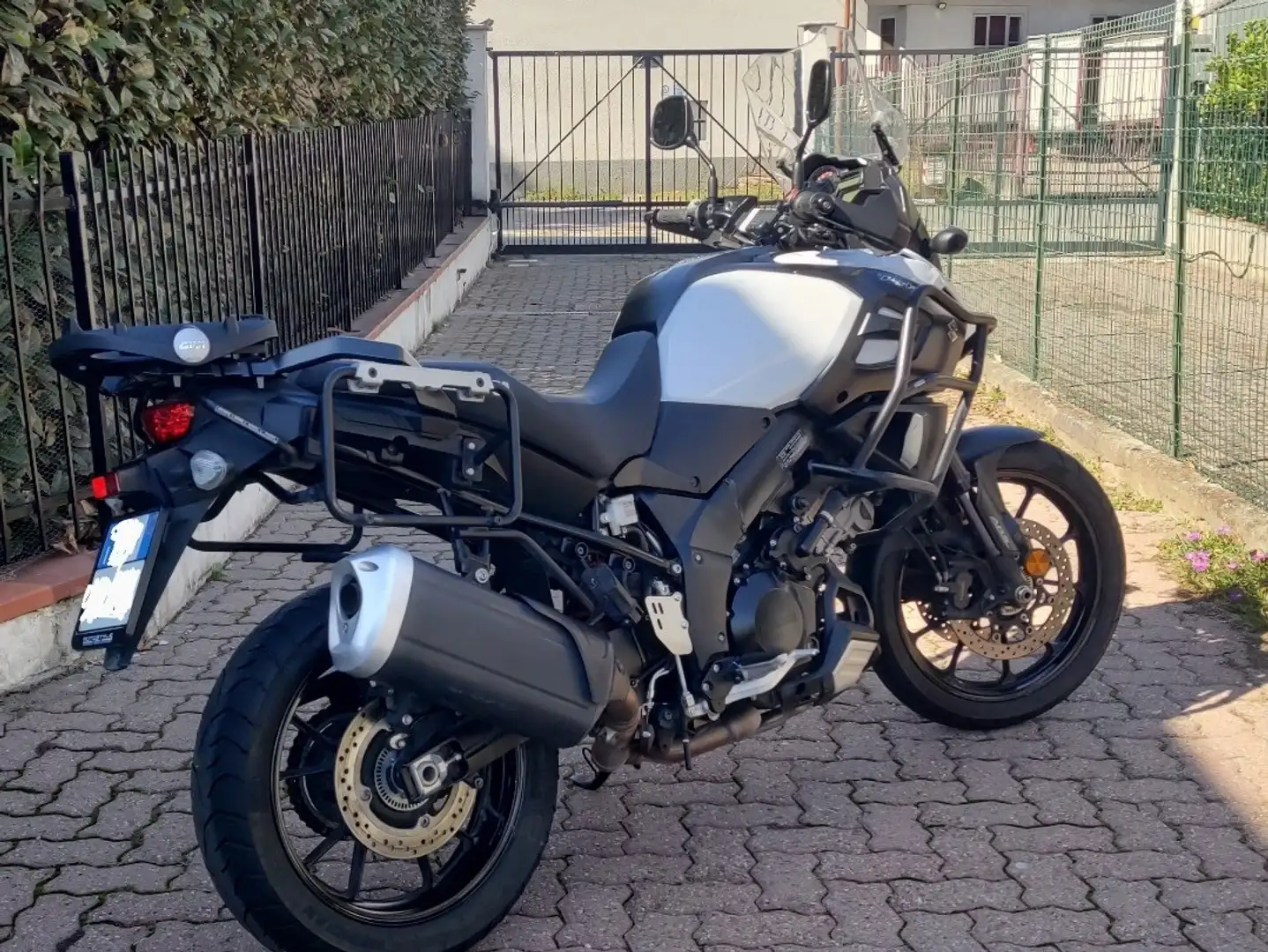 Suzuki V-Strom 1000 Fehér - 1
