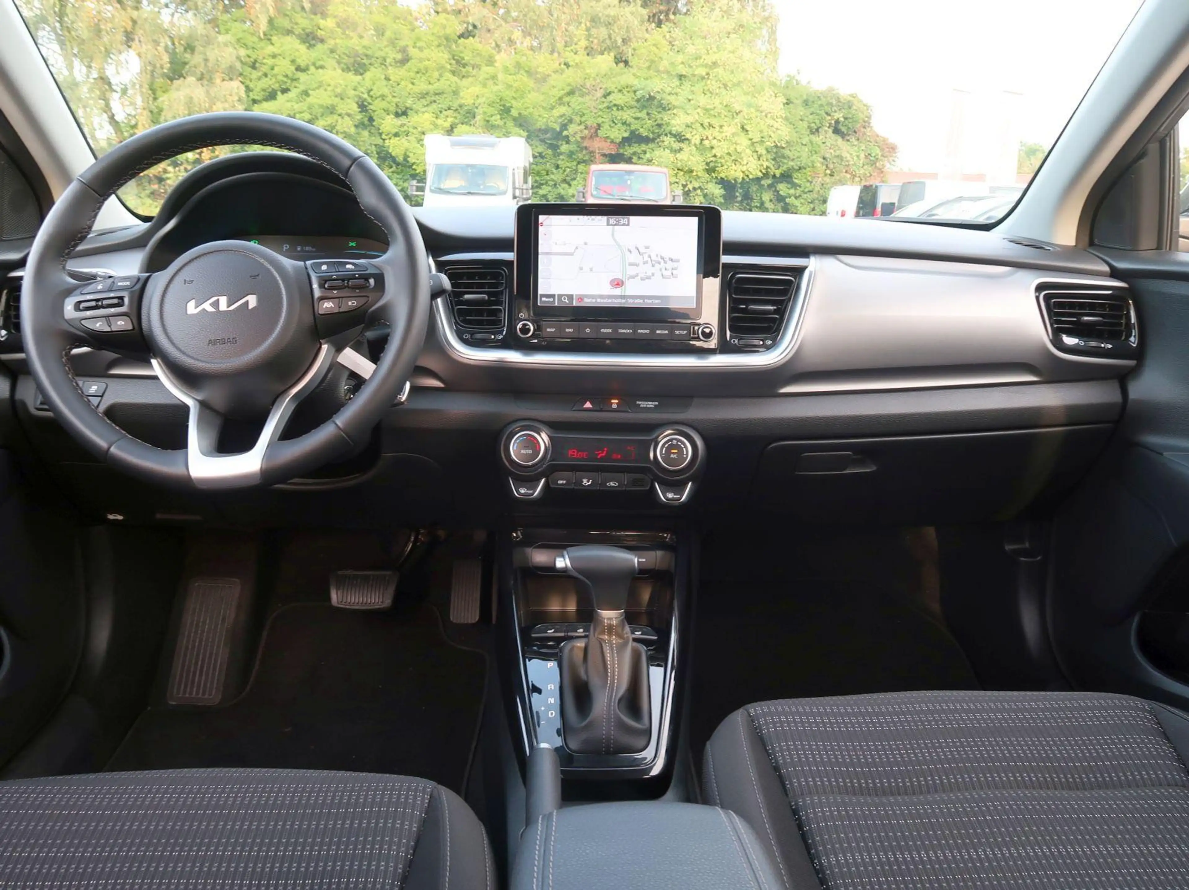 Kia Stonic Vision DCT7 Navi Android CarPlay M+S-Allw — photo 15