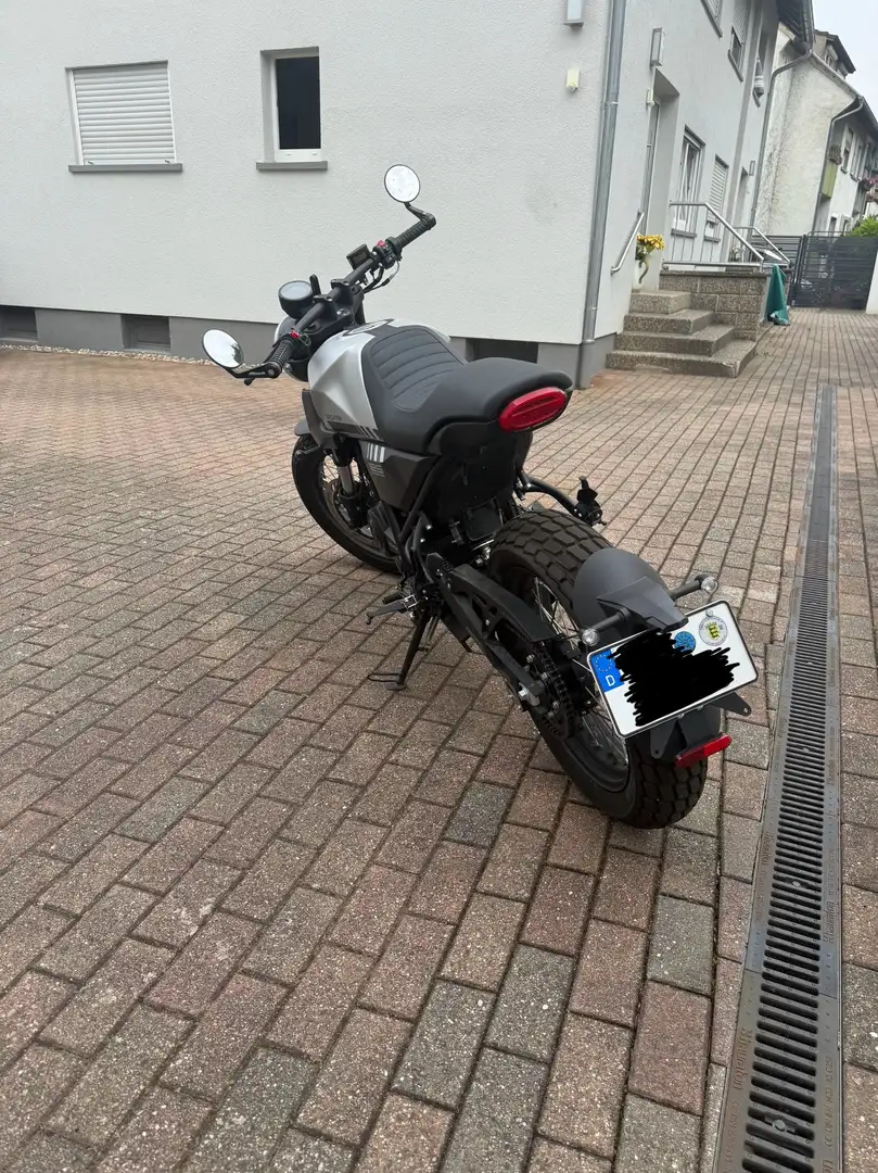 Brixton Crossfire 125 Szürke - 2