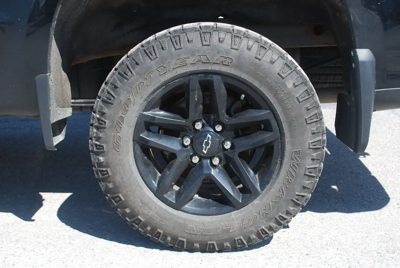 Chevrolet Silverado 1500 снимка Chevrolet Silverado 1500
