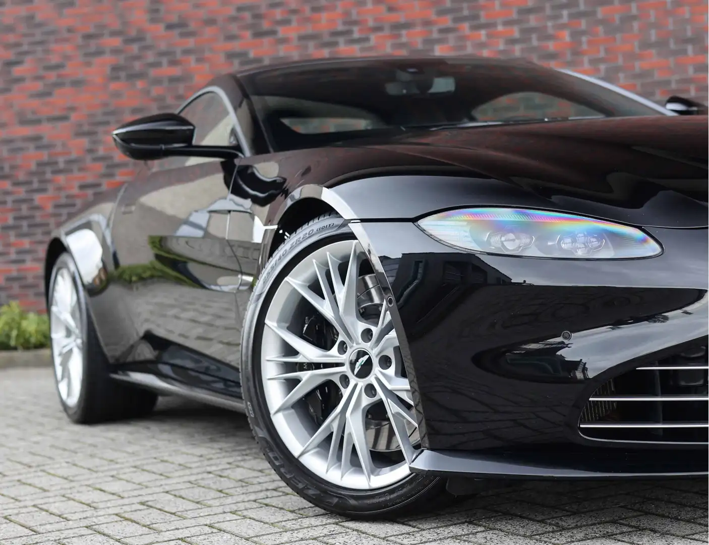 Aston Martin Vantage 4.0 V8 *Classic Design*First Owner*Full Specificat Schwarz - 2