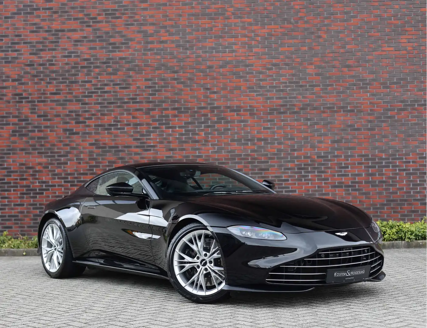 Aston Martin Vantage 4.0 V8 *Classic Design*First Owner*Full Specificat Noir - 1