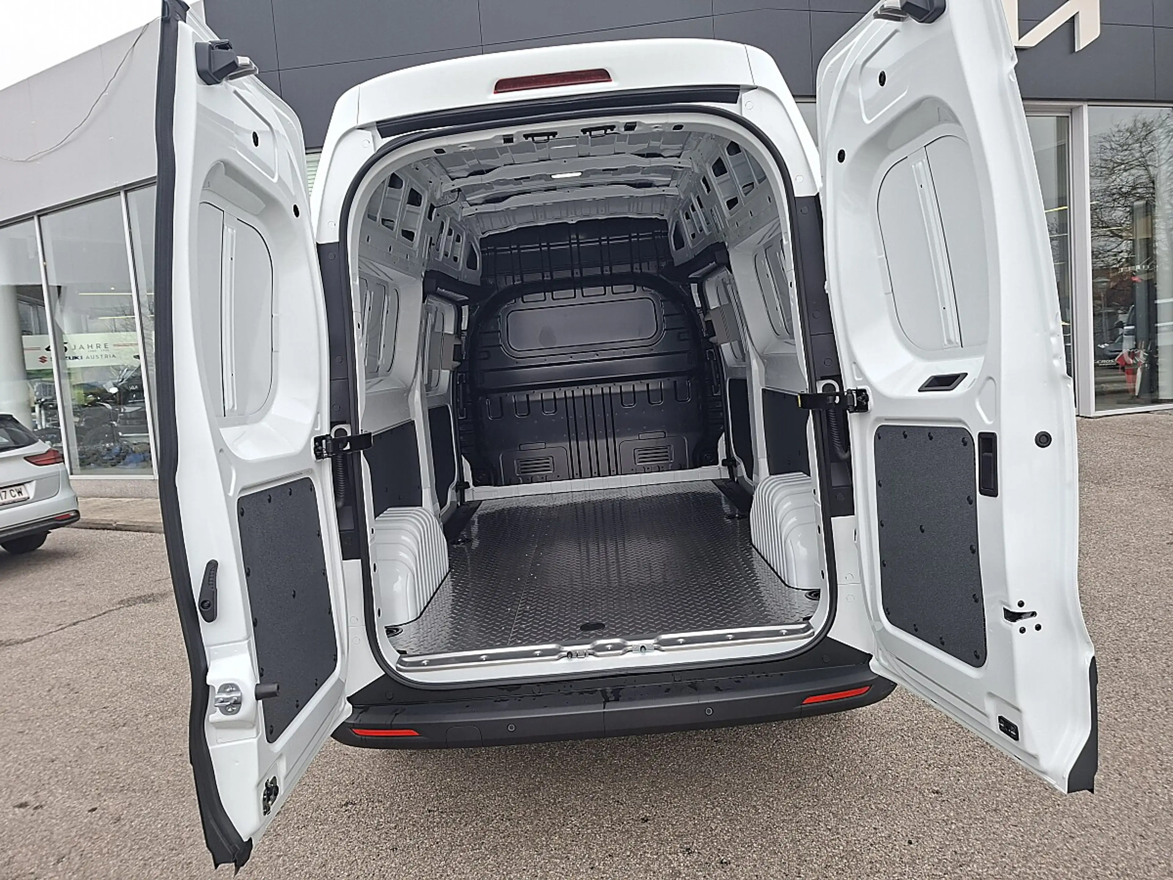 Maxus Deliver 7 Deliver 7 Kasten 2.0 D L2H2 + P3 — photo 6