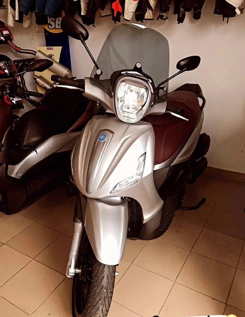 Piaggio Beverly 350 Gris - 1