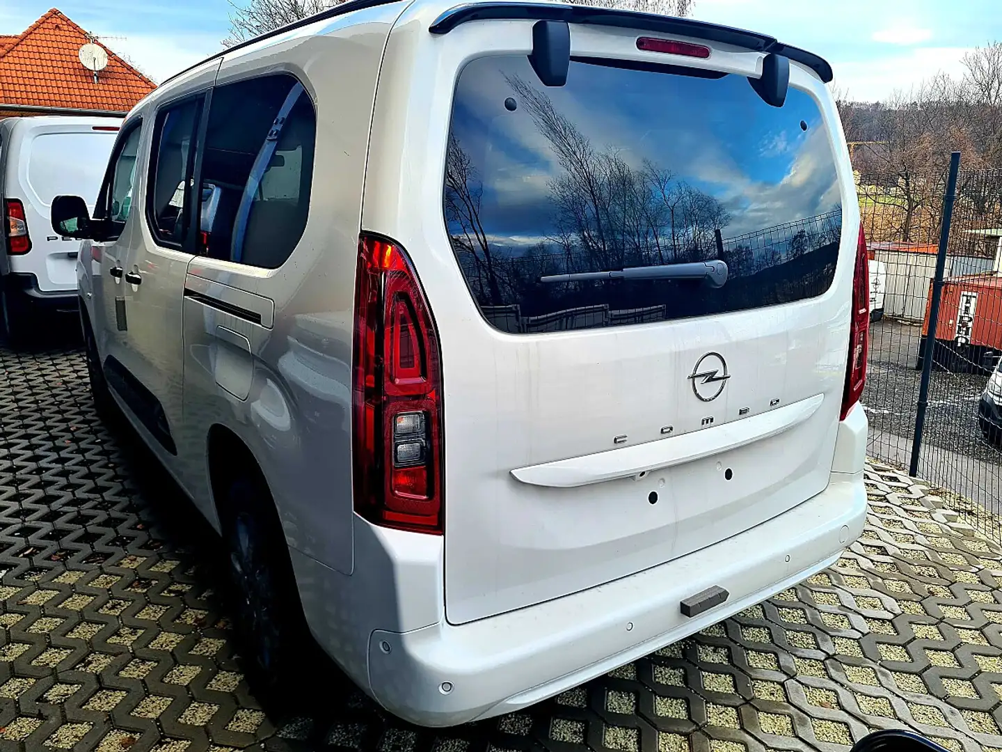 Opel Combo 1.5 Diesel XL GS, 7 Sitzer, Winter-Paket, Conne... Weiß - 2