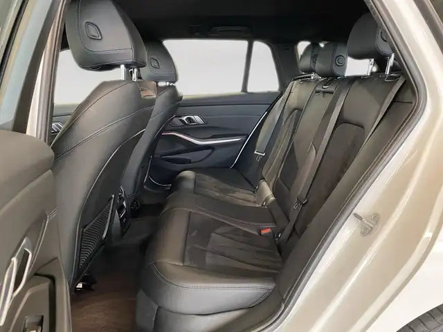 BMW 3 Series view 8