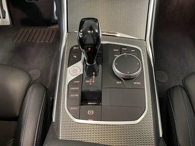 BMW 3 Series view 17
