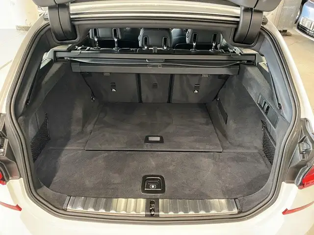BMW 3 Series view 9