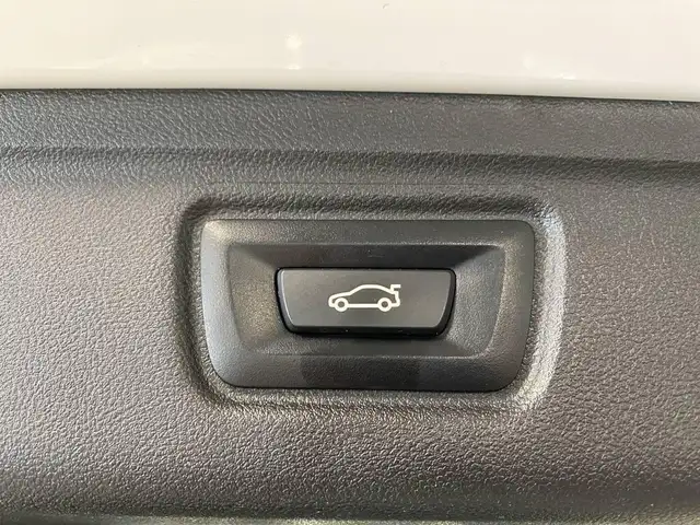 BMW 3 Series view 13