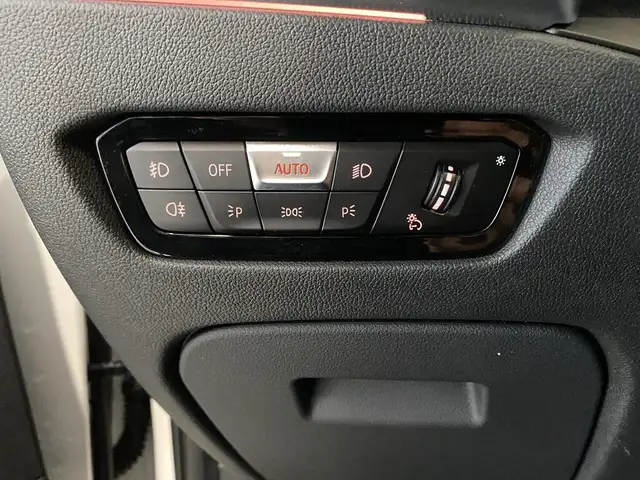 BMW 3 Series view 22