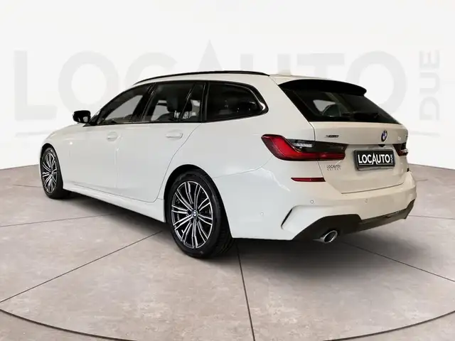 BMW 3 Series view 5