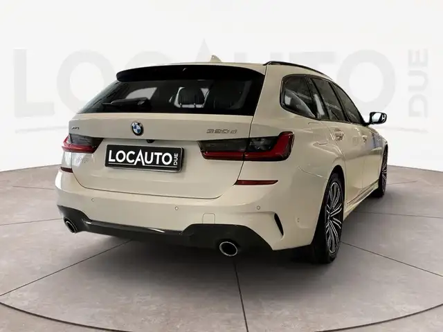 BMW 3 Series view 4