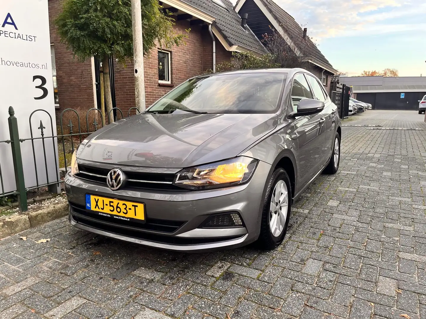 Volkswagen Polo 1.0 TSI Beats Grijs - 2
