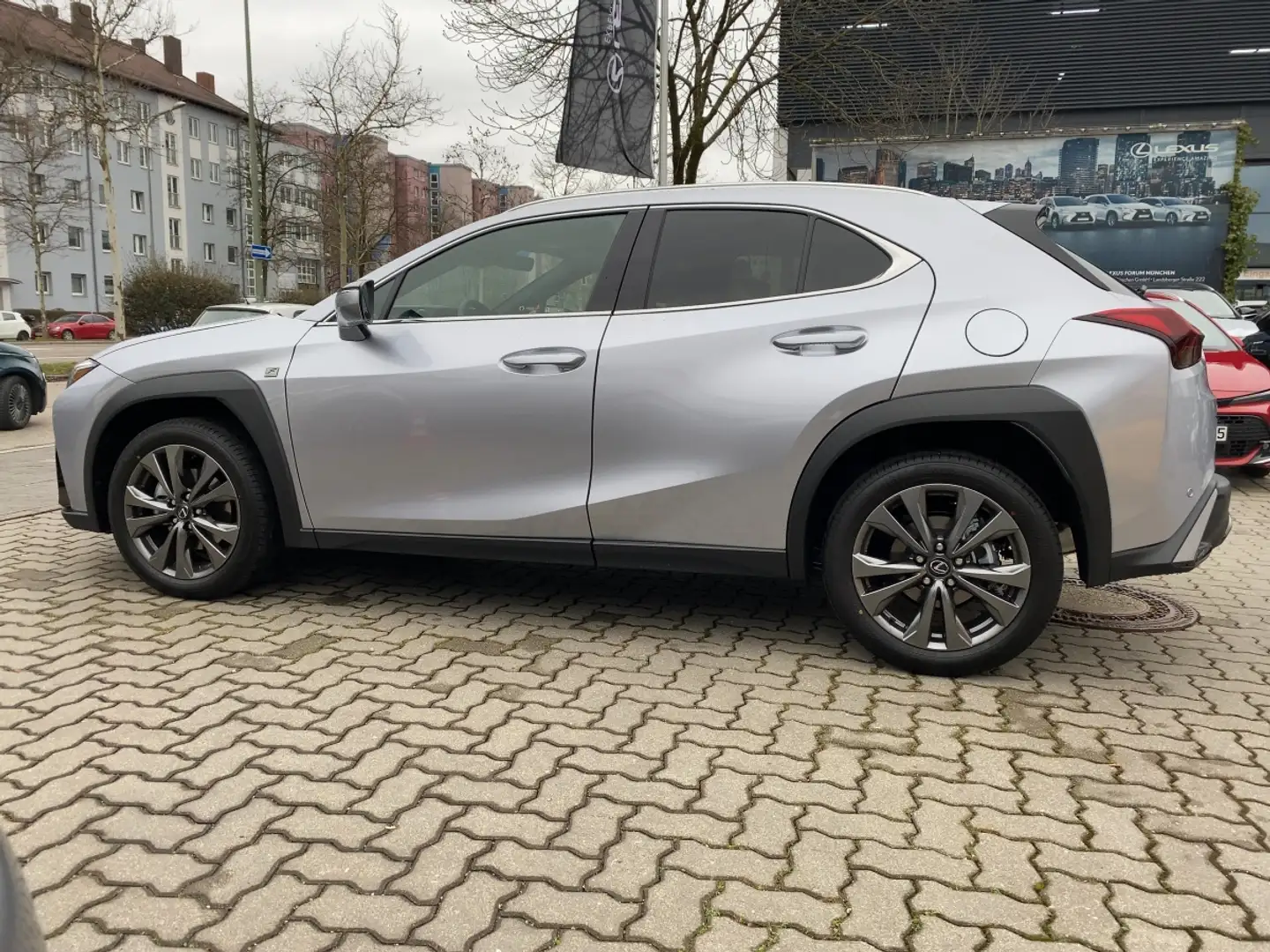Lexus UX 300e UX 300h F Sport Design Ezüst - 2