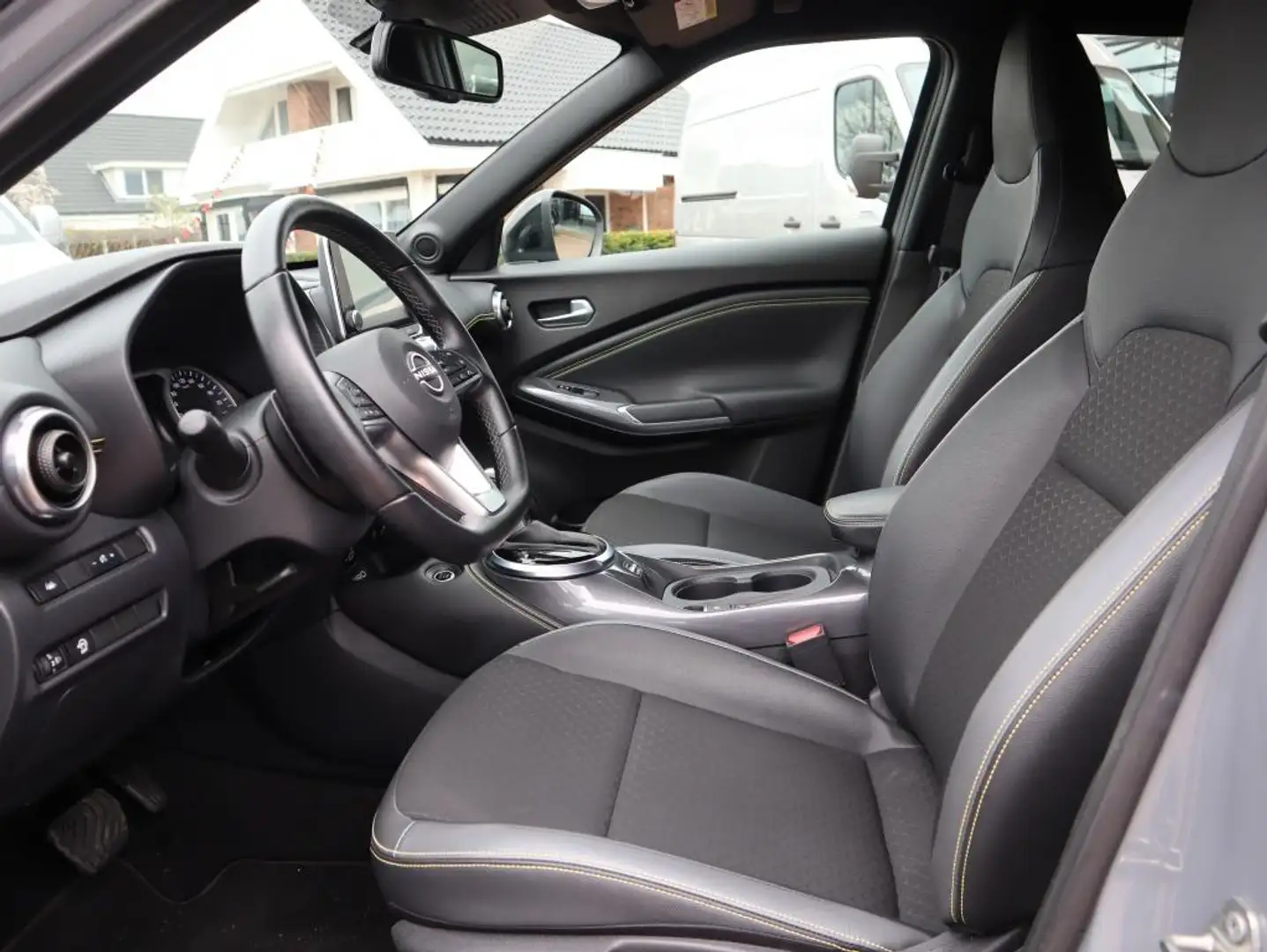 Nissan Juke 1.0 DIG-T Kiiro | AUTOMAAT | Parkeercamera | Navig Grijs - 2