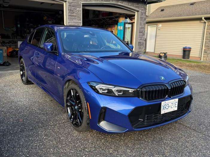 2024 BMW 3 Series 330e xDrive Plug-In Hybrid alt 2