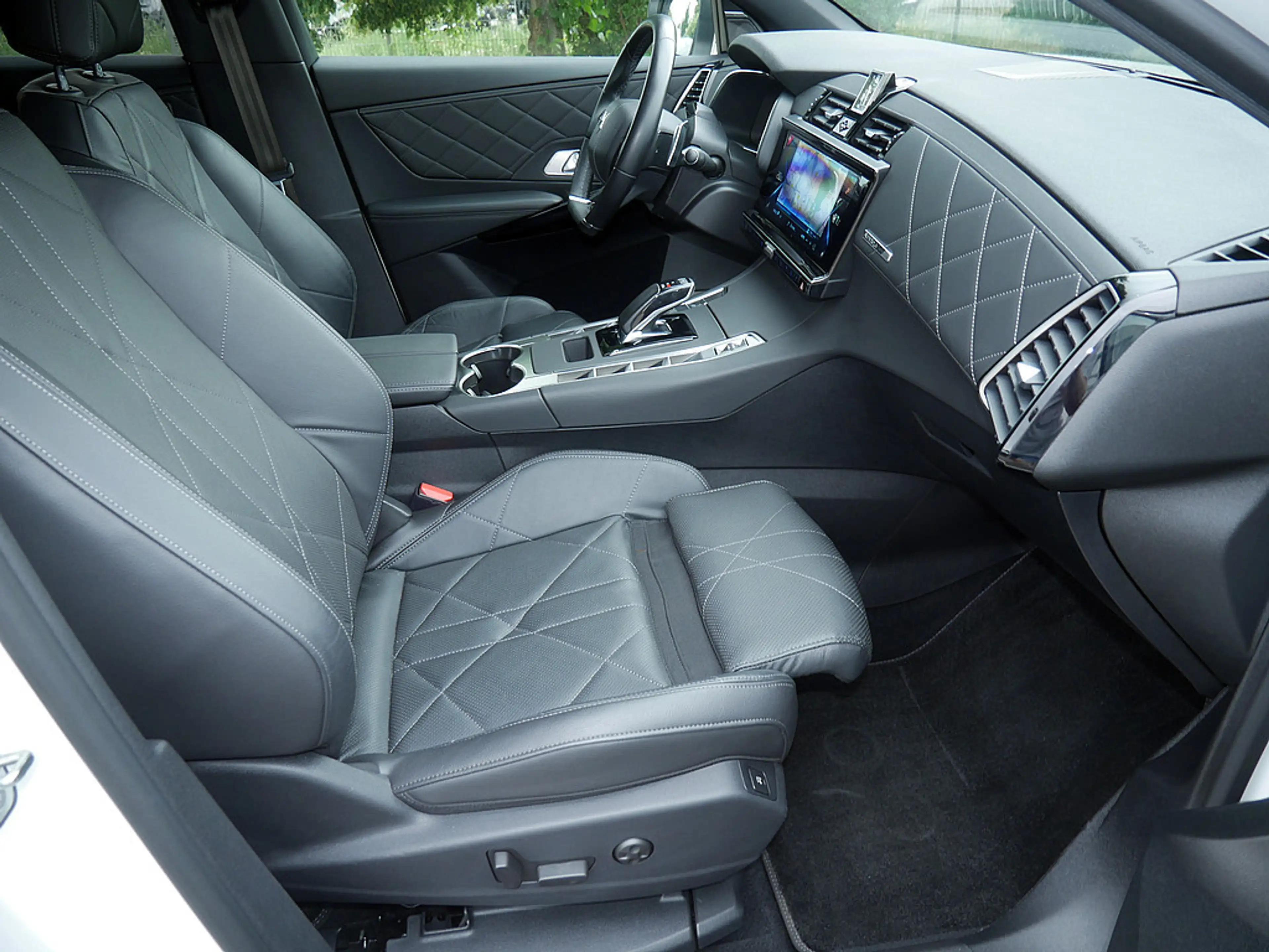 DS Automobiles DS 7 Crossback Rivoli E-Tense 225 LED PANO — photo 9