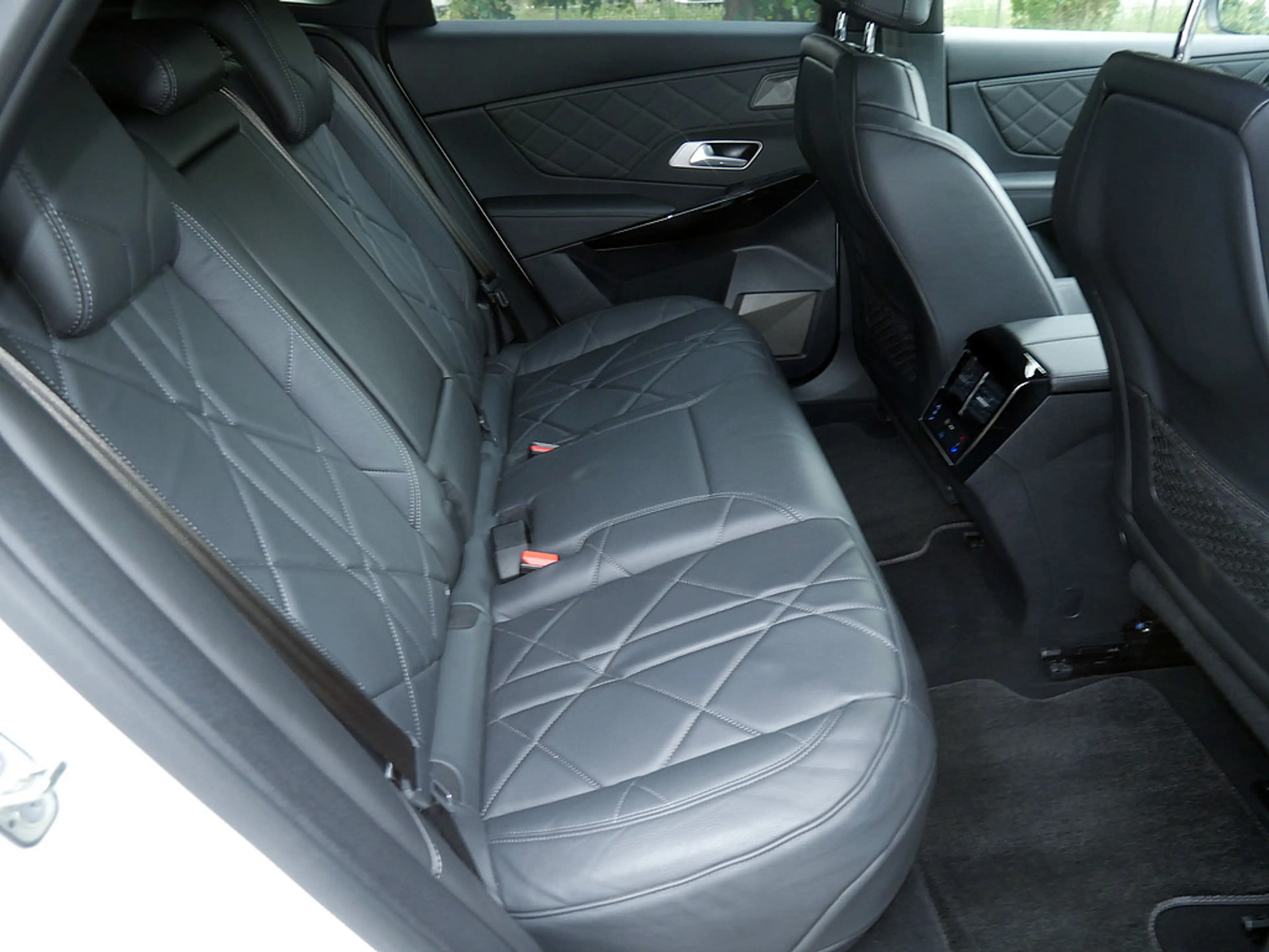 DS Automobiles DS 7 Crossback Rivoli E-Tense 225 LED PANO — photo 10