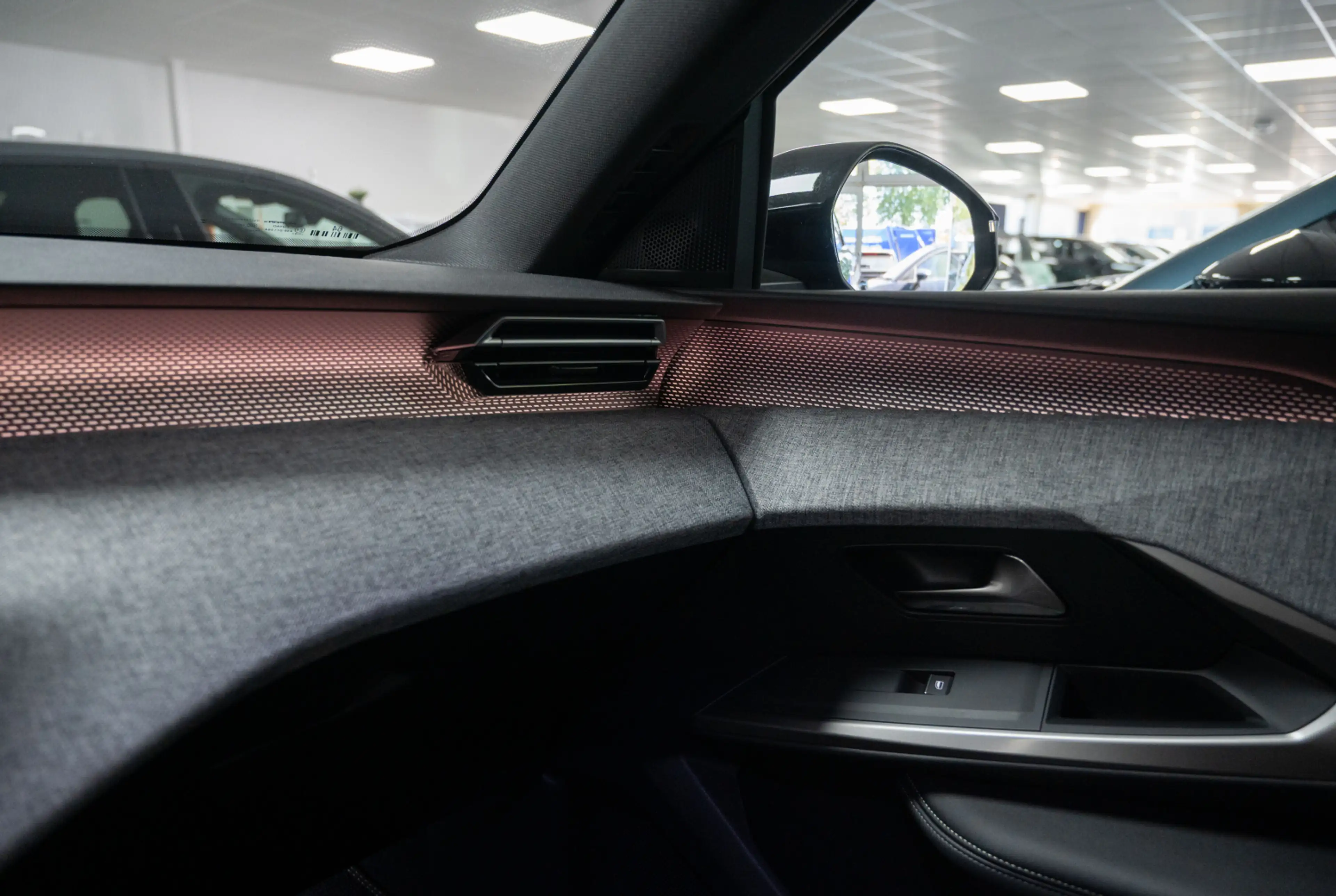 Peugeot 5008 GT HYBRID 145 e-DSC6 — photo 11