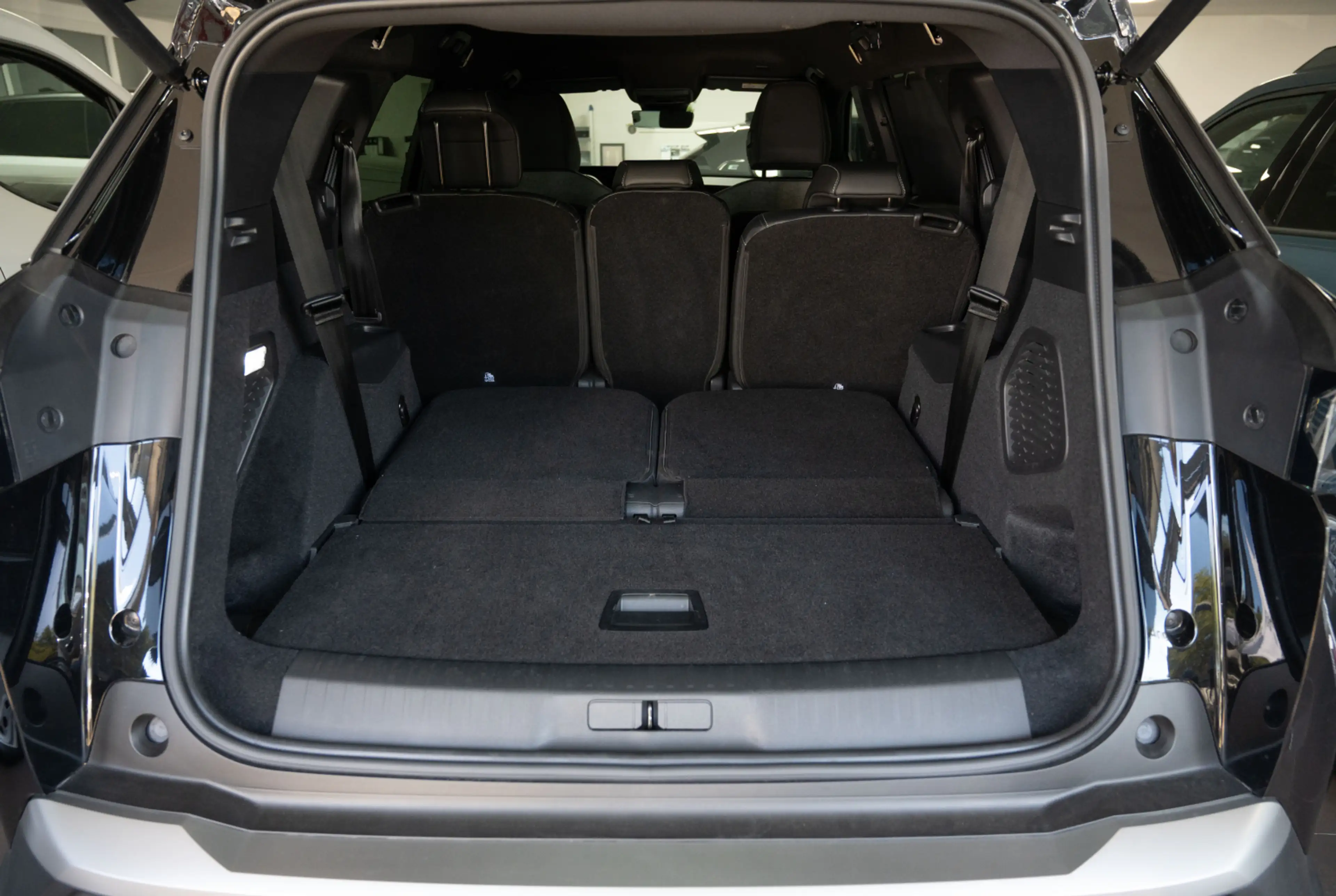 Peugeot 5008 GT HYBRID 145 e-DSC6 — photo 14
