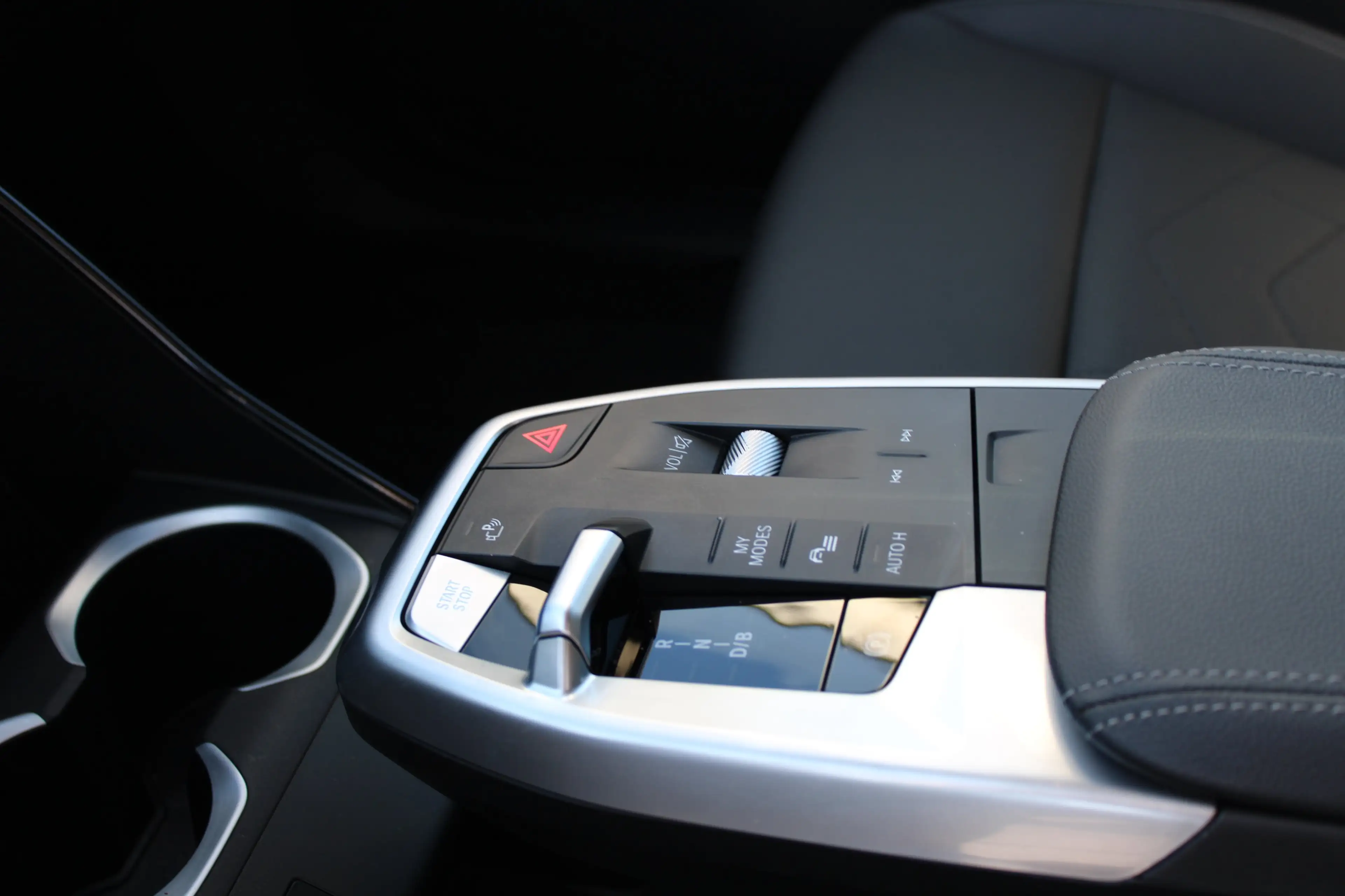 BMW iX1 xDrive30 xLine DAB Parkassistent Shz — photo 8