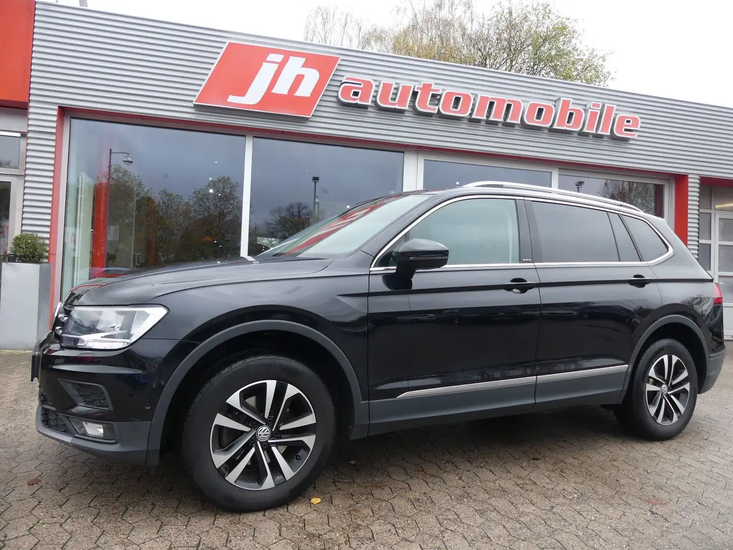 Volkswagen Tiguan Allspace IQ.DRIVE ACC*AHK*Navi*SHZ Schwarz - 1