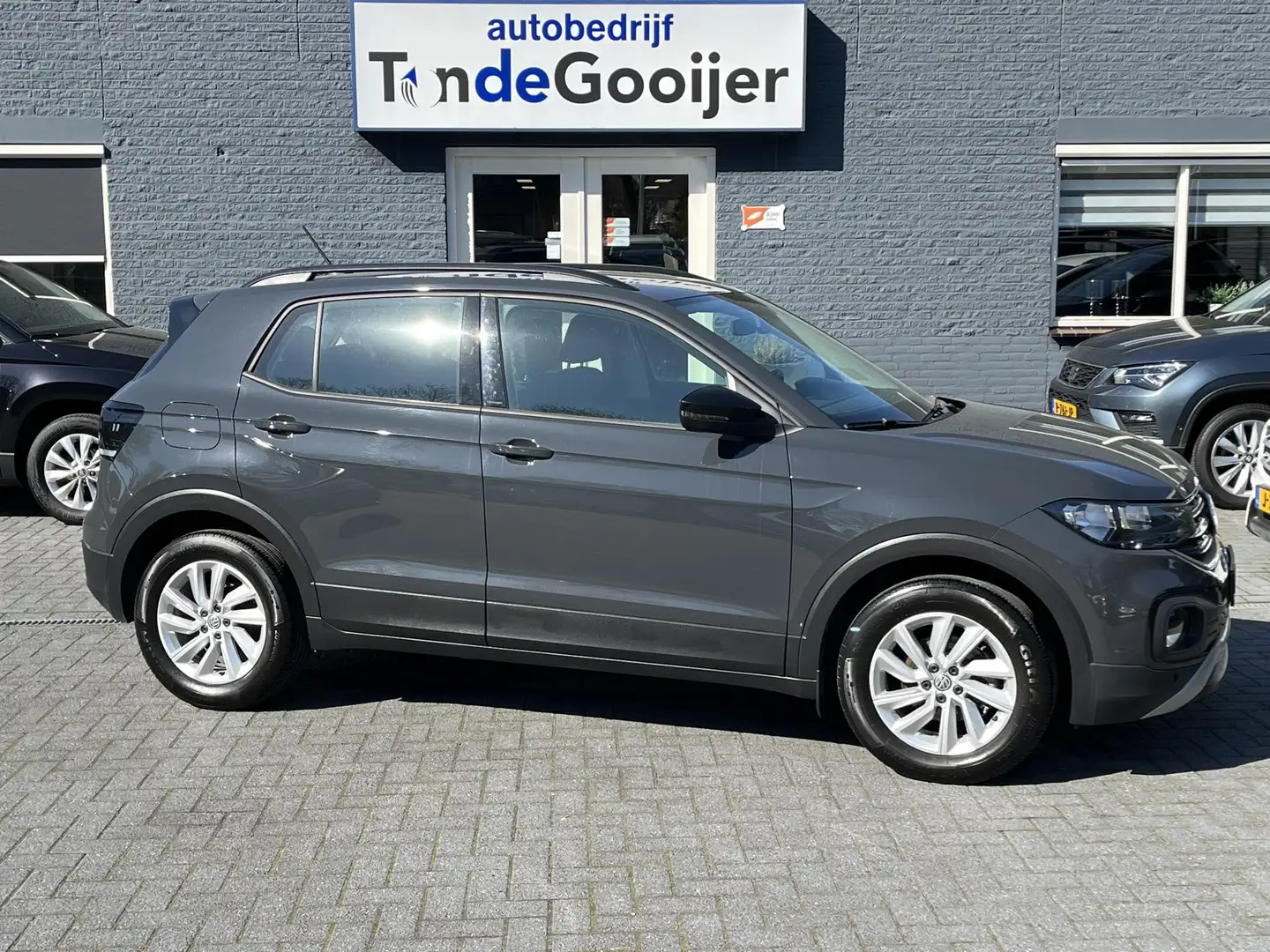 Volkswagen T-Cross 1.0 TSI Life | 16" | PDC V+A | STOELVERW. | Gris - 1