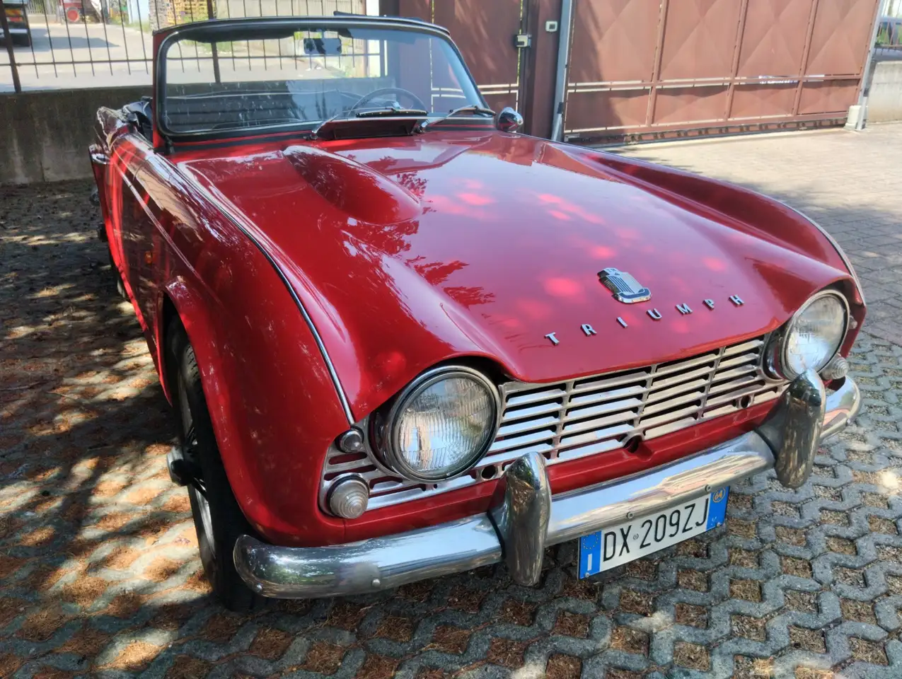 Triumph TR4 VALUTO SCAMBIO - restaurata, foto 3