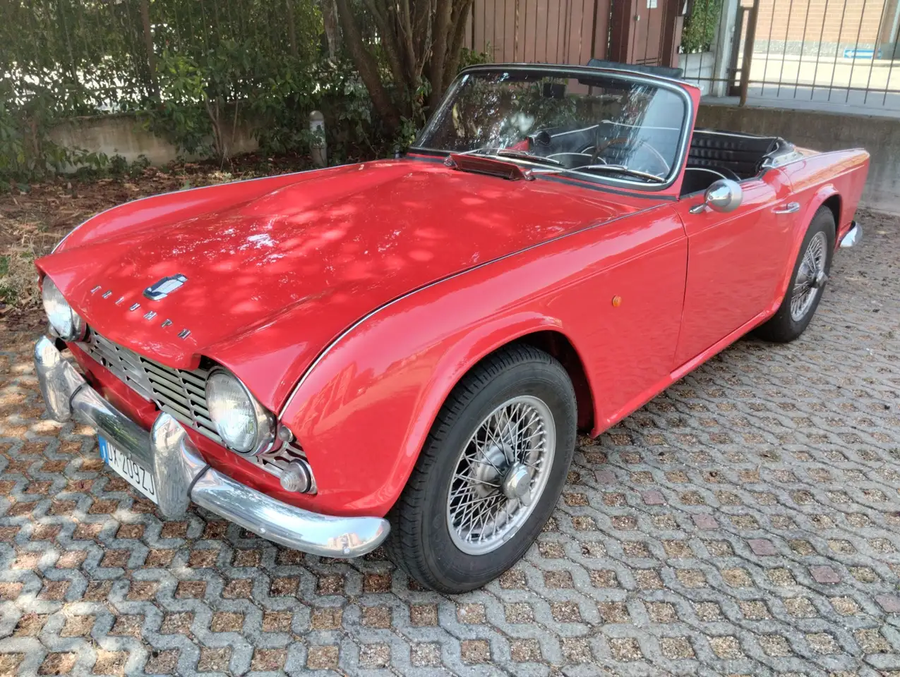 Triumph TR4 VALUTO SCAMBIO - restaurata, foto 2