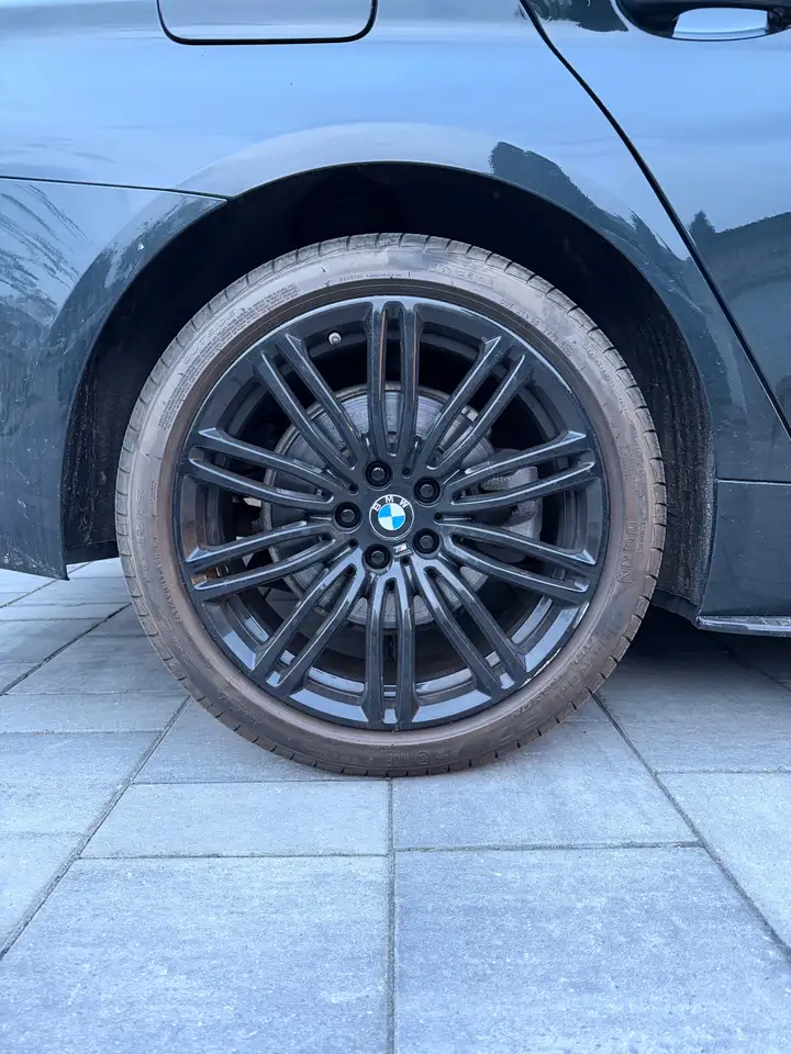 BMW 5 Series снимка BMW 5 Series