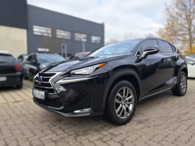 Lexus NX 300 h Executive Line E-FOUR SUV mit Platz